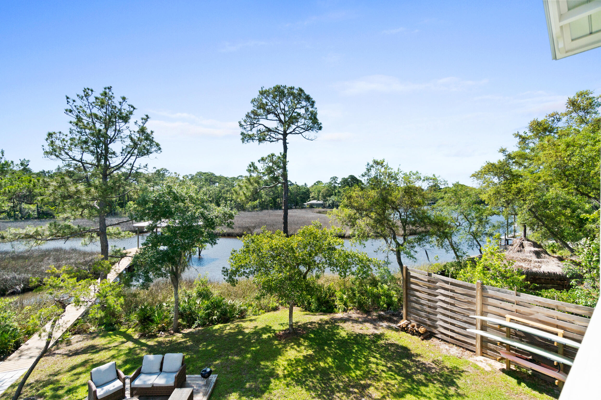 DAXTON ON THE BAY - Residential