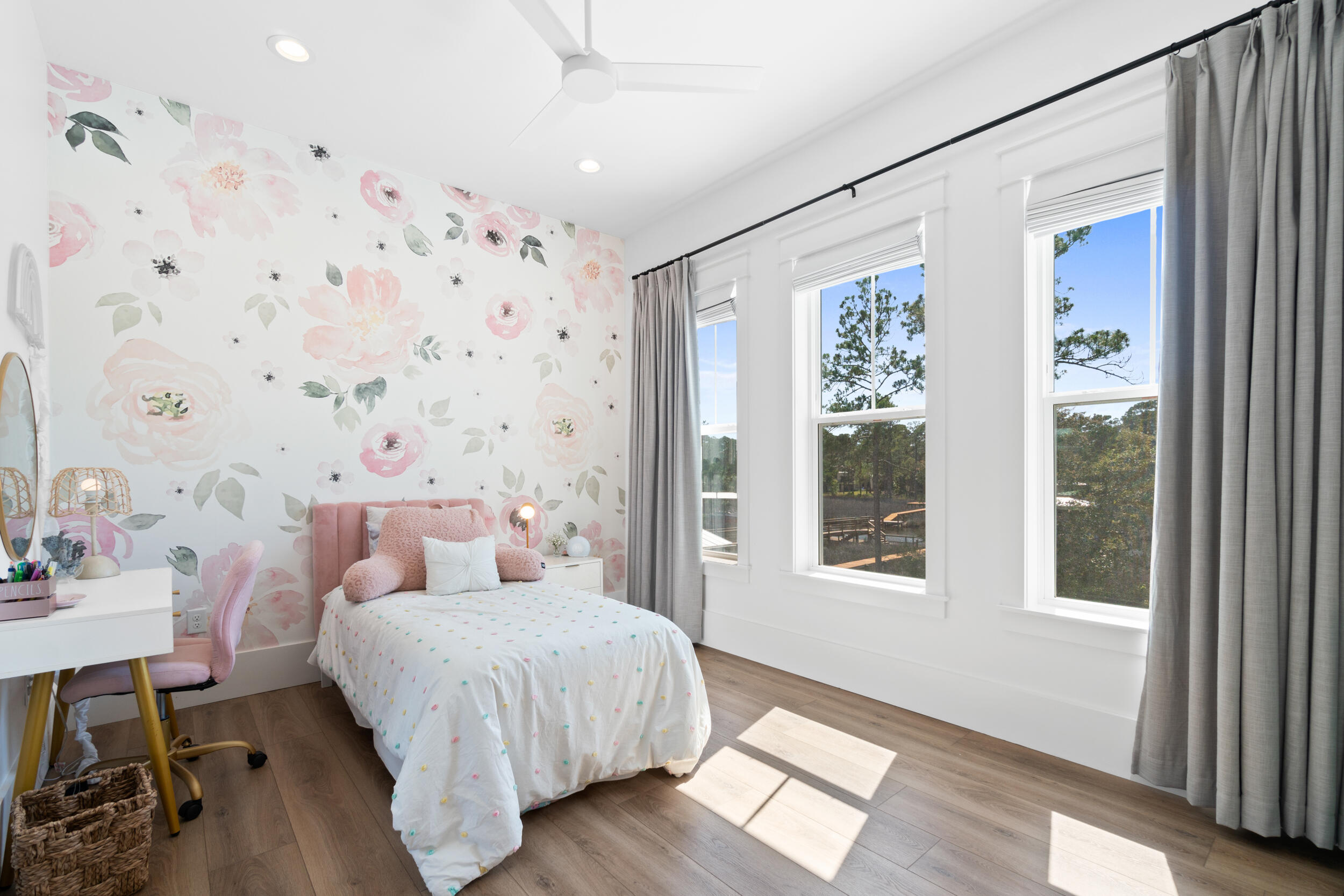 DAXTON ON THE BAY - Residential