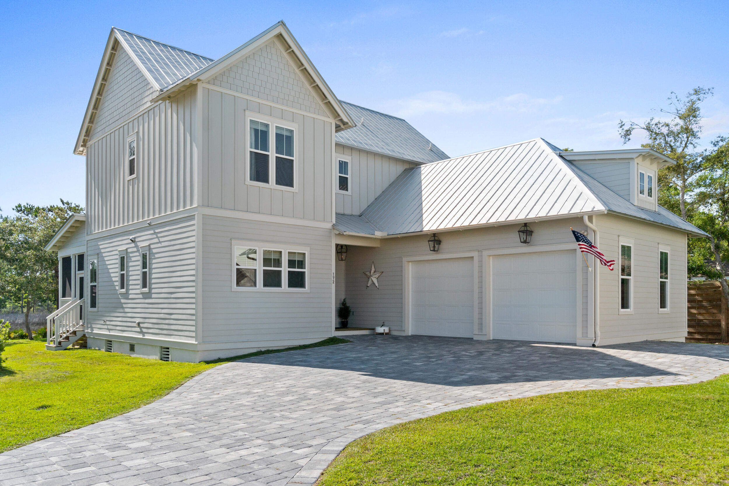 DAXTON ON THE BAY - Residential