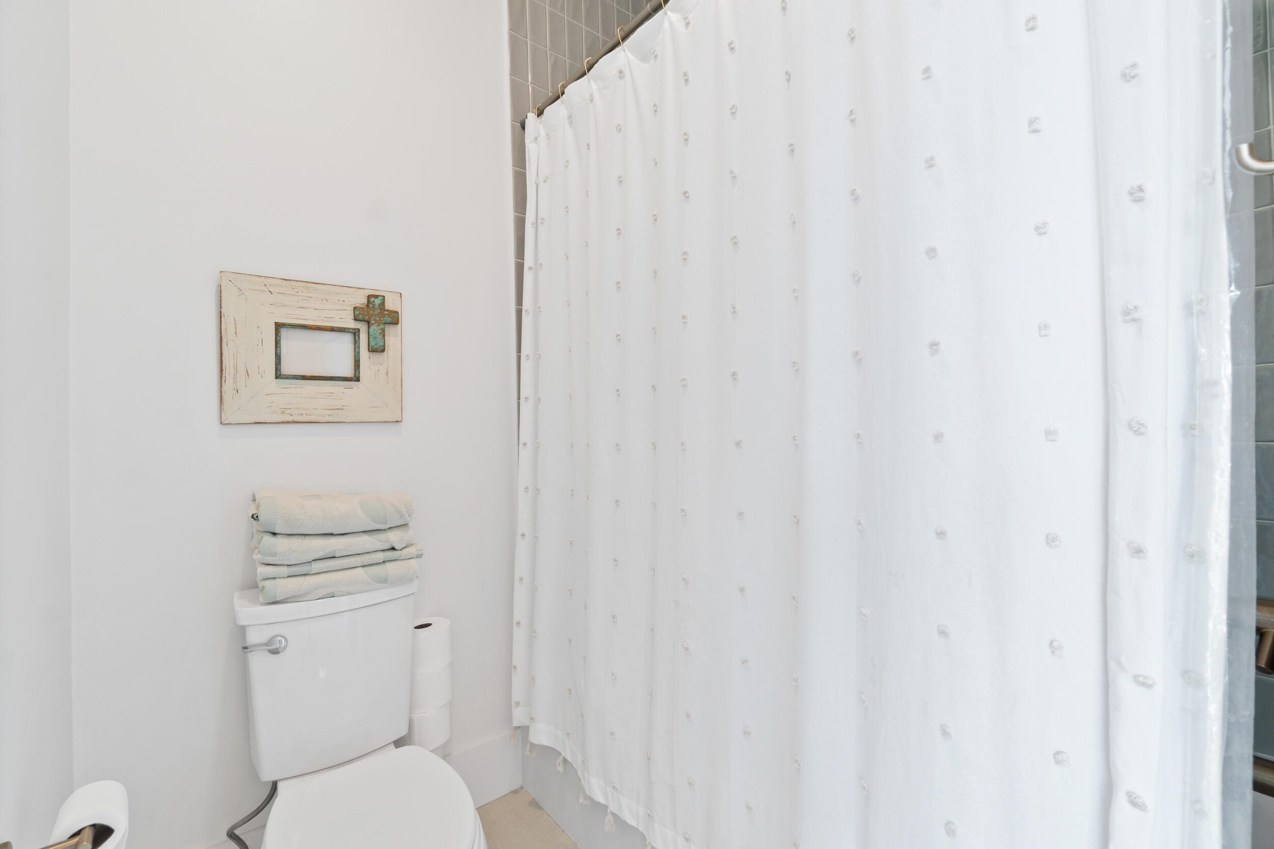 DAXTON ON THE BAY - Residential