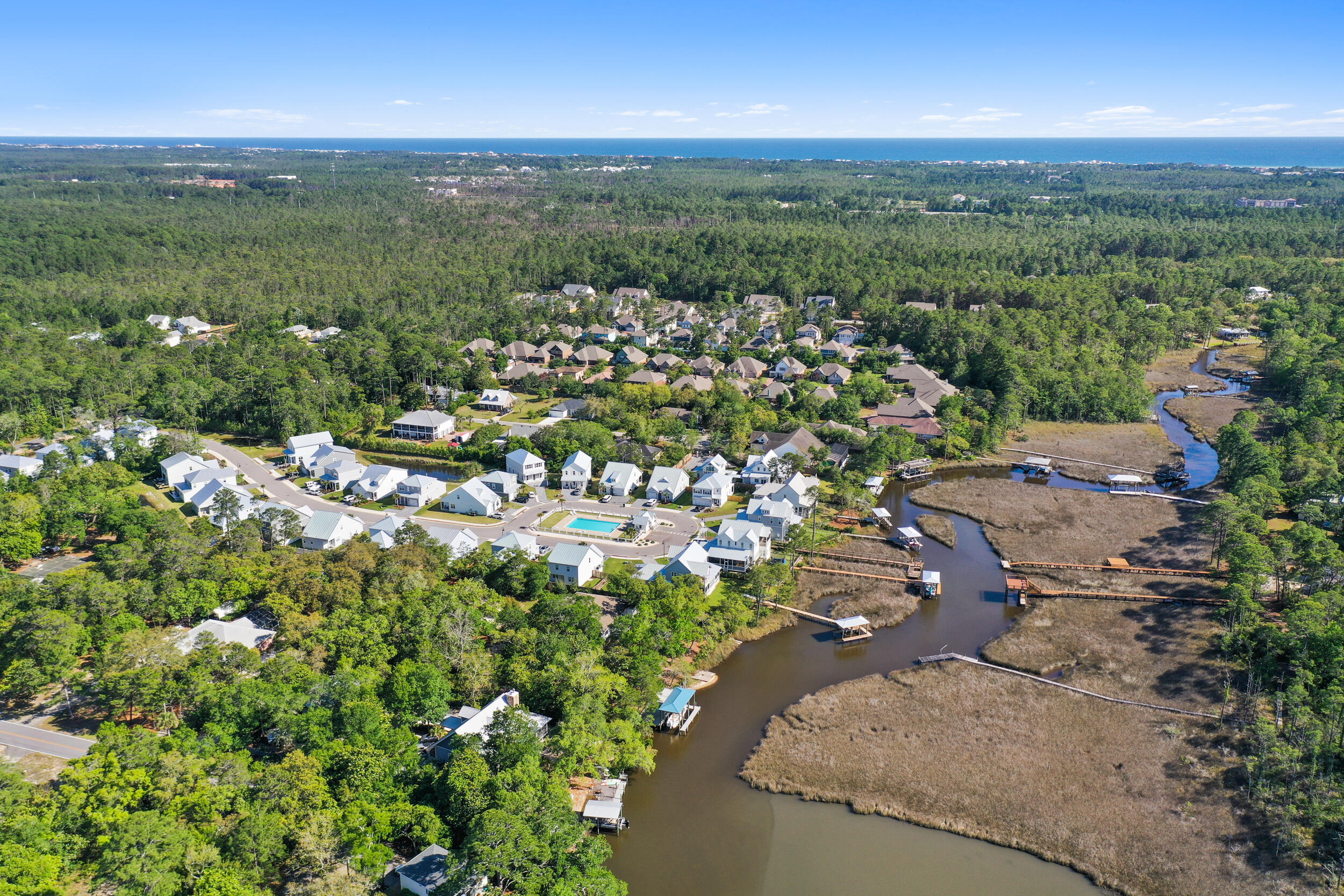 DAXTON ON THE BAY - Residential