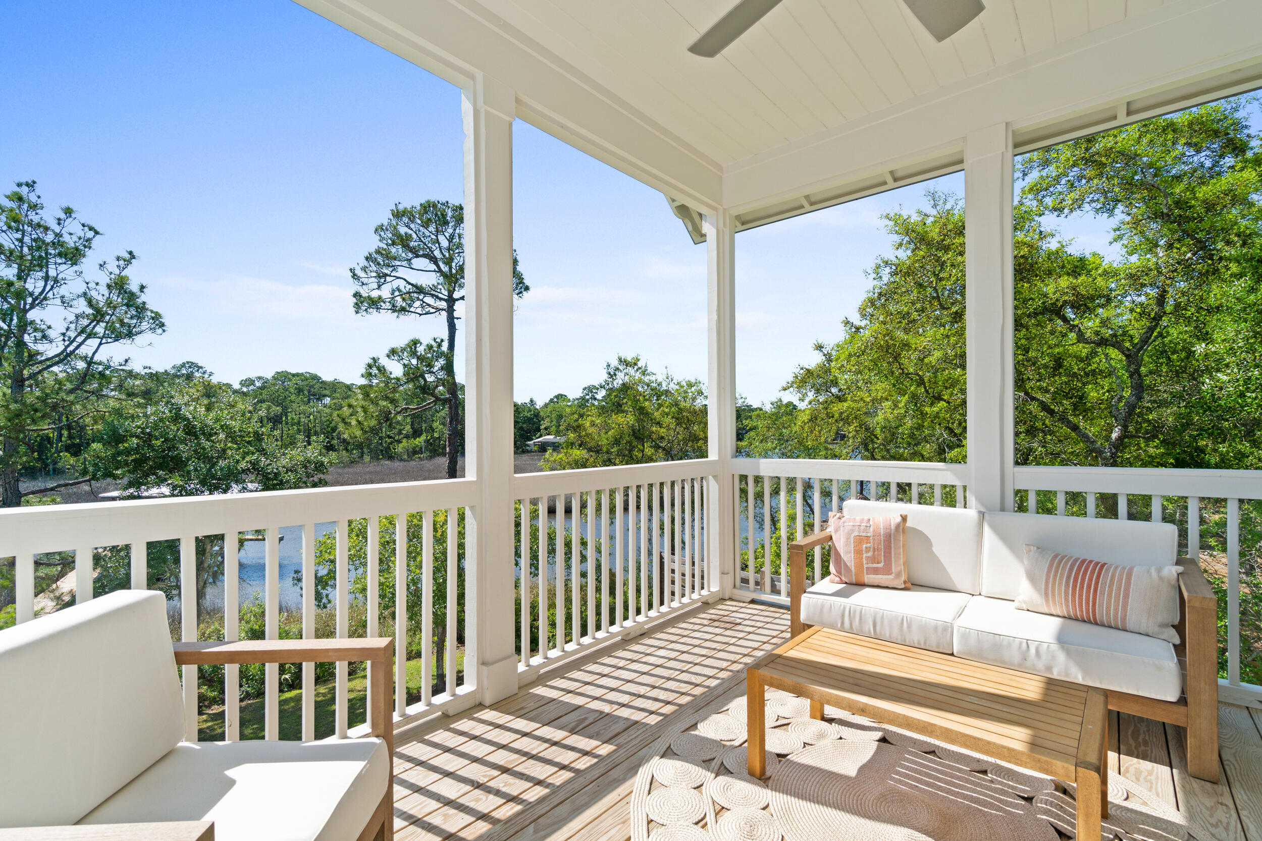 DAXTON ON THE BAY - Residential