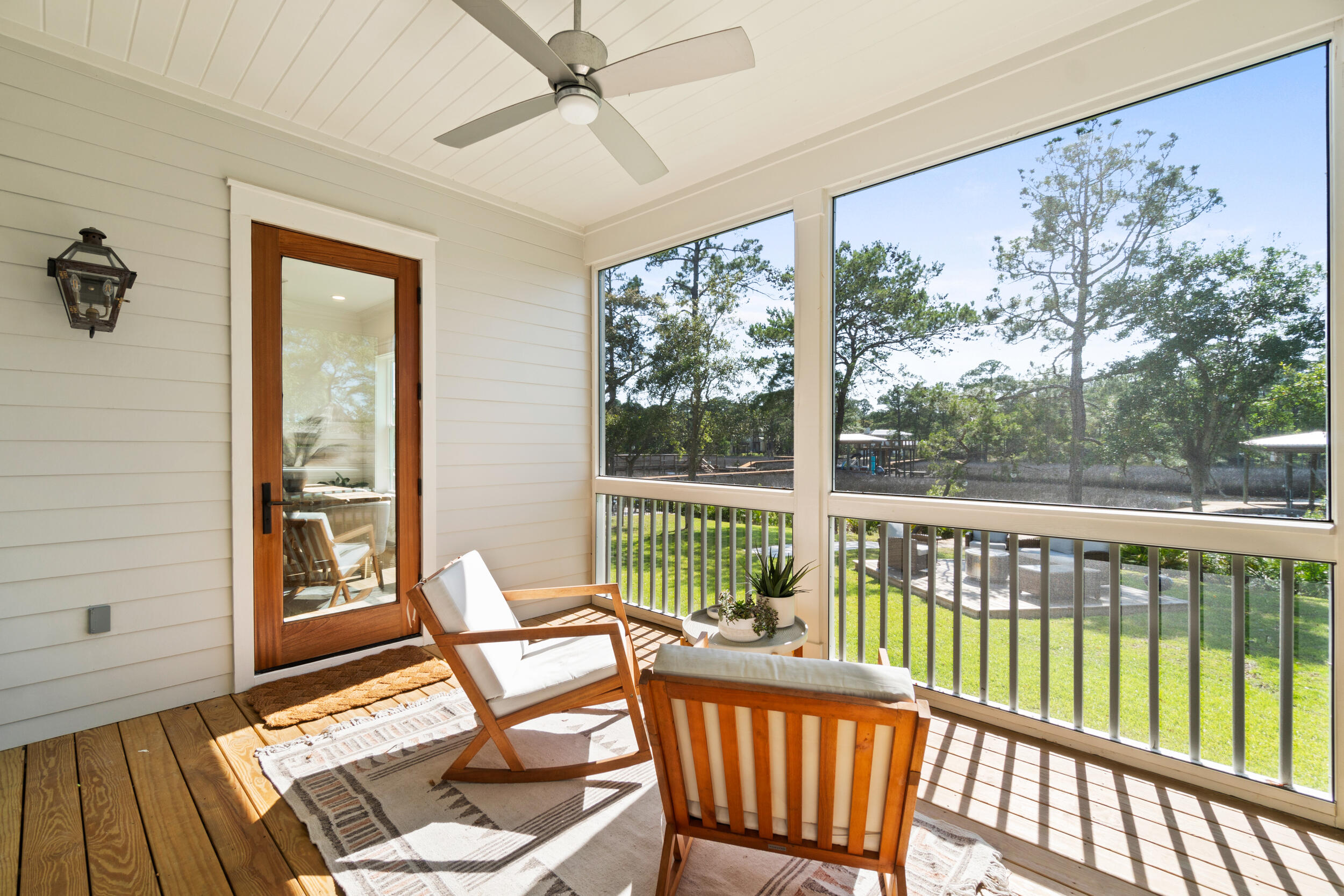 DAXTON ON THE BAY - Residential