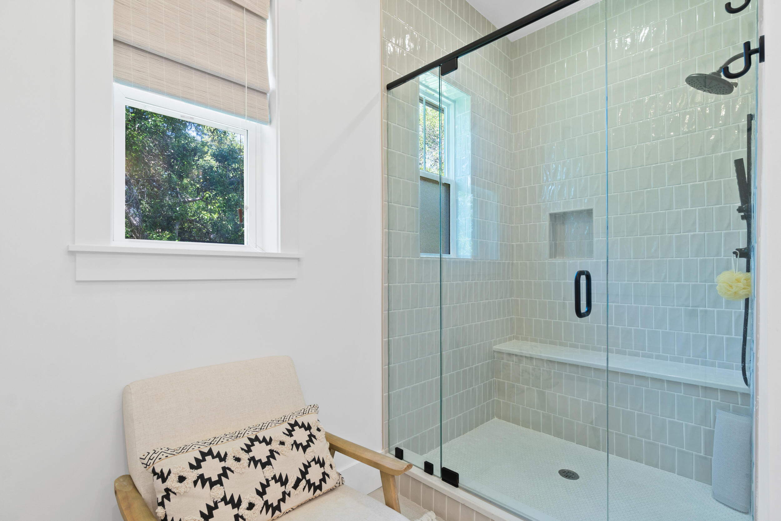 DAXTON ON THE BAY - Residential