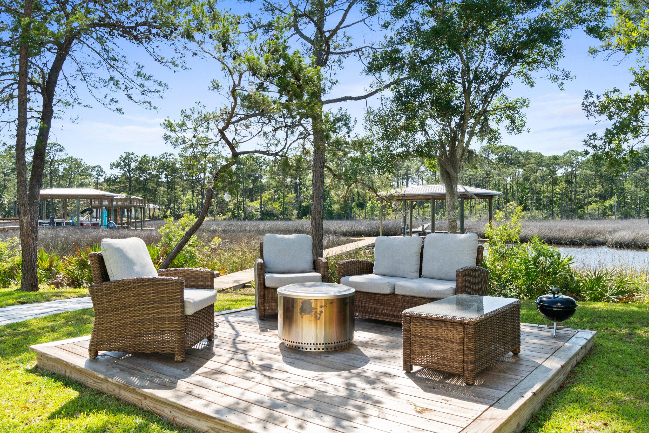 DAXTON ON THE BAY - Residential