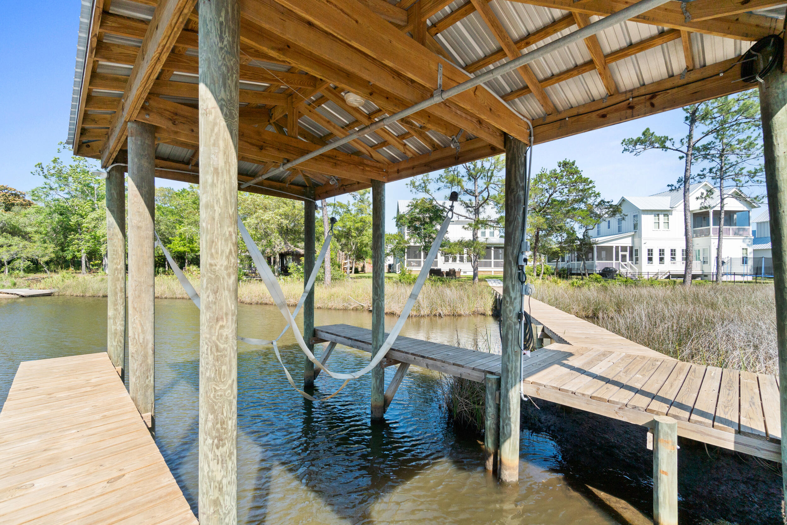 DAXTON ON THE BAY - Residential