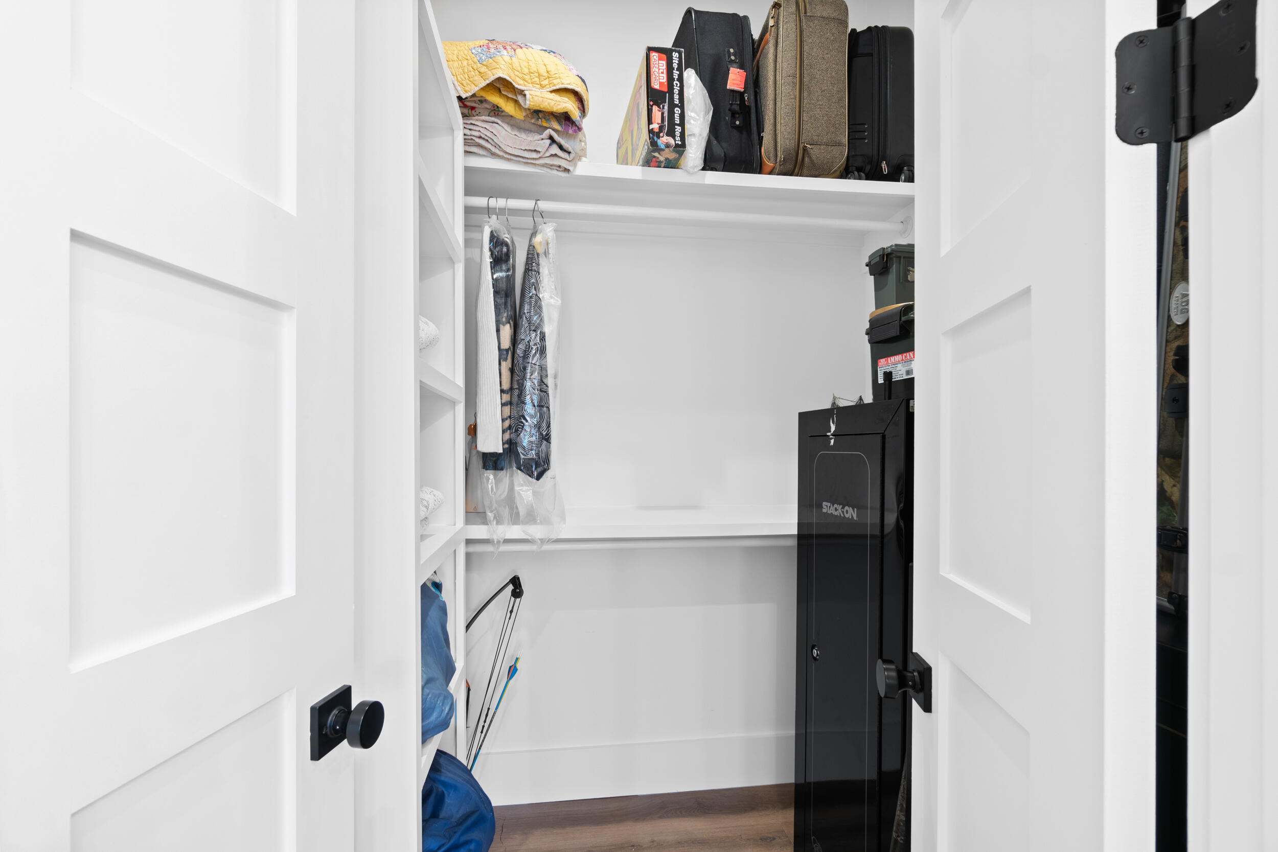 DAXTON ON THE BAY - Residential