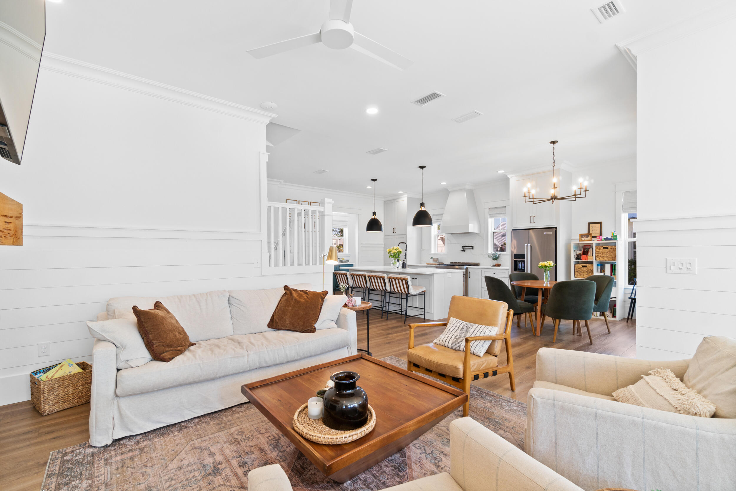 DAXTON ON THE BAY - Residential