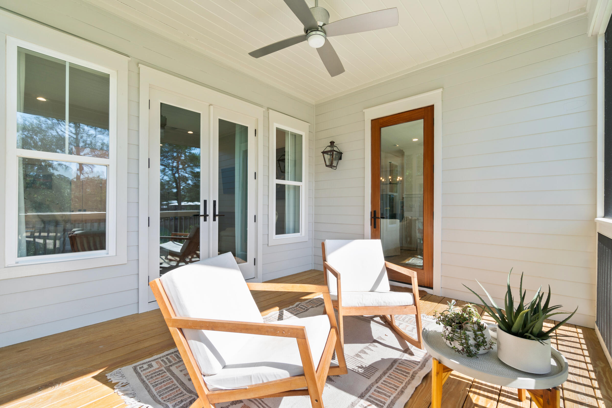 DAXTON ON THE BAY - Residential