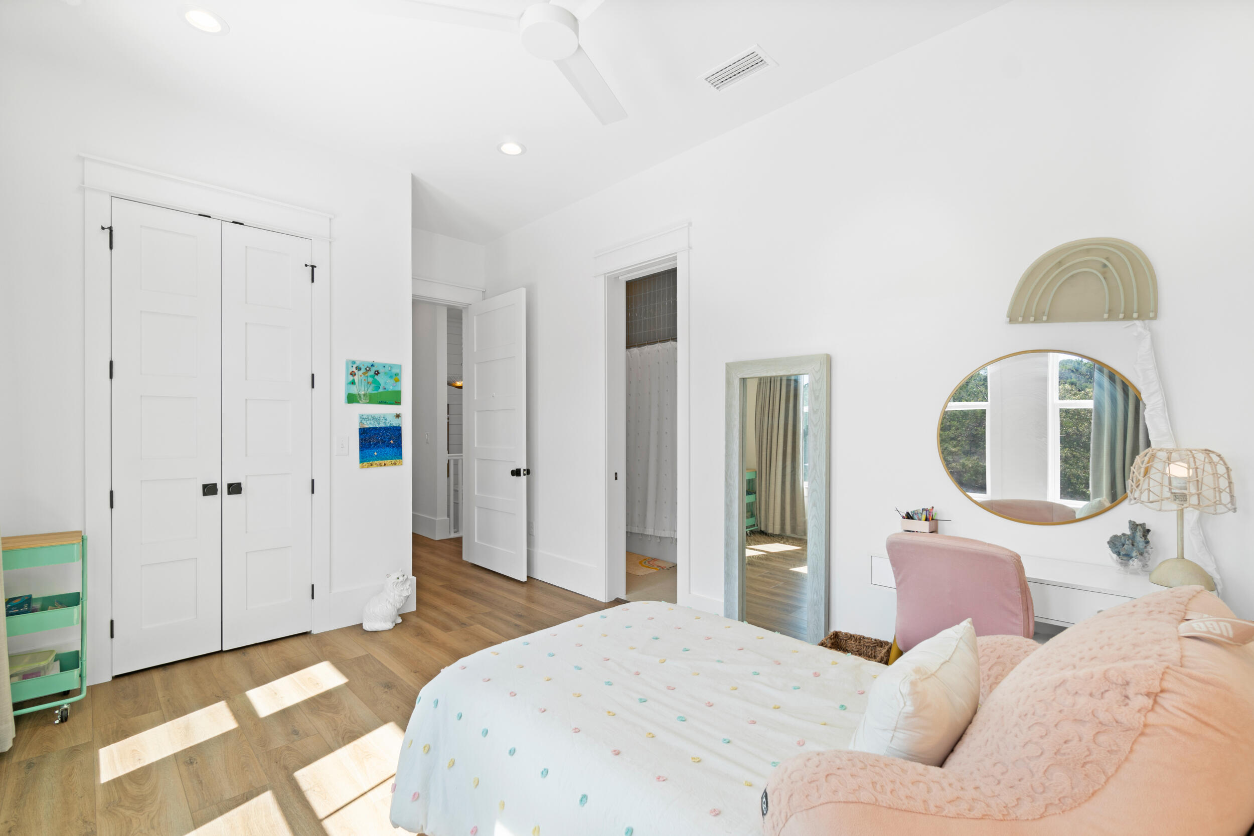 DAXTON ON THE BAY - Residential