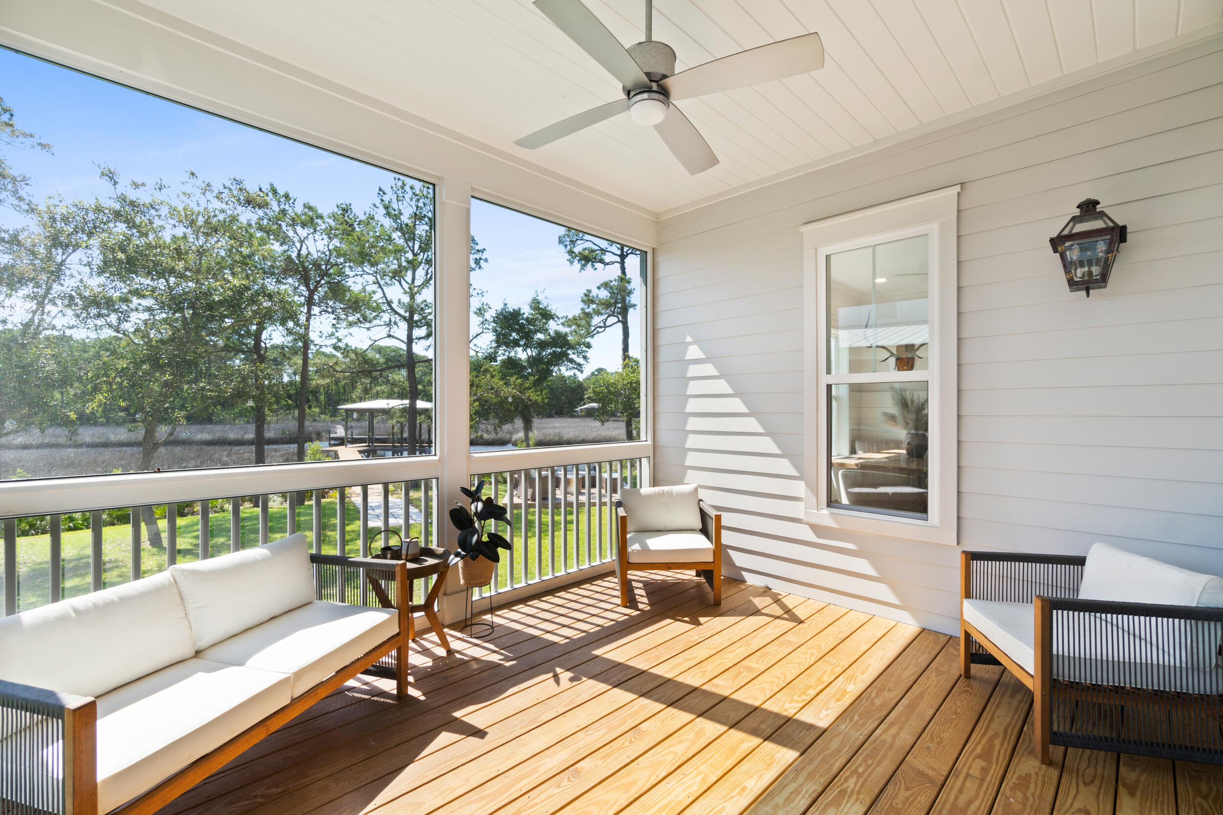 DAXTON ON THE BAY - Residential