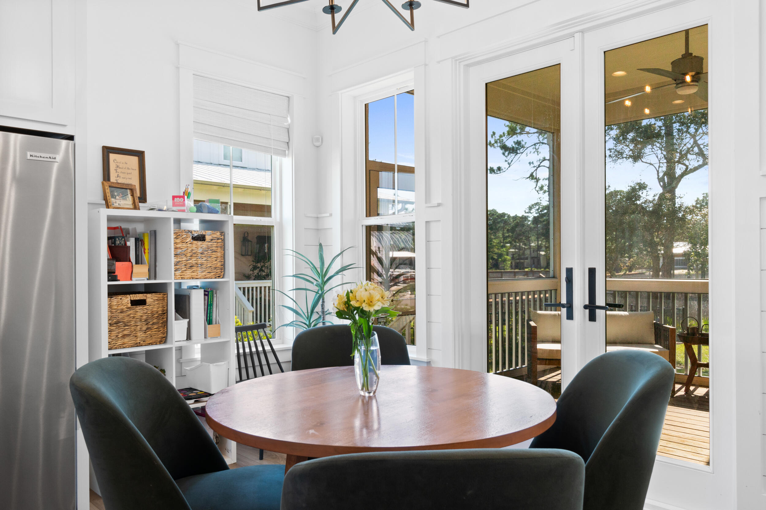 DAXTON ON THE BAY - Residential