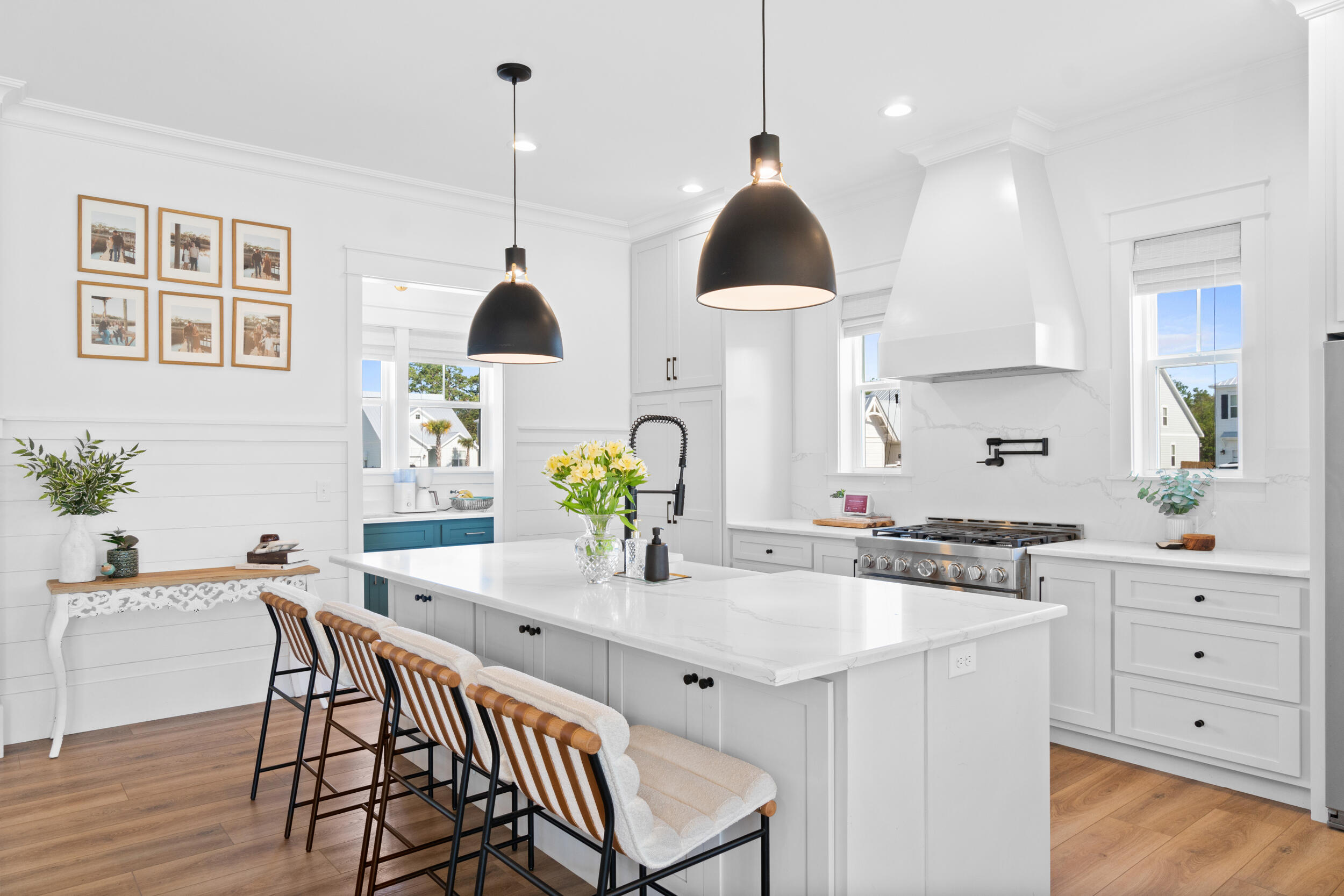 DAXTON ON THE BAY - Residential