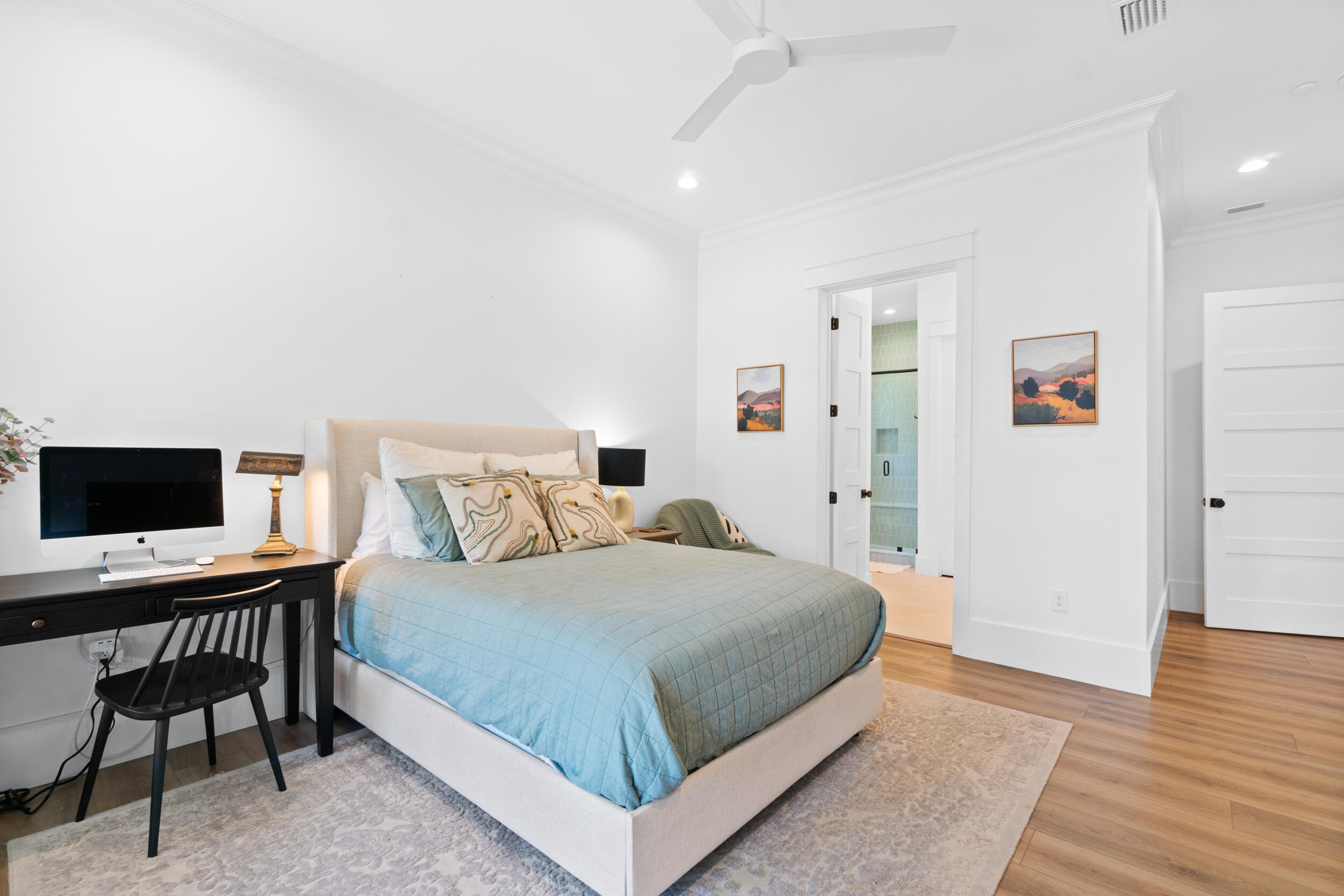 DAXTON ON THE BAY - Residential