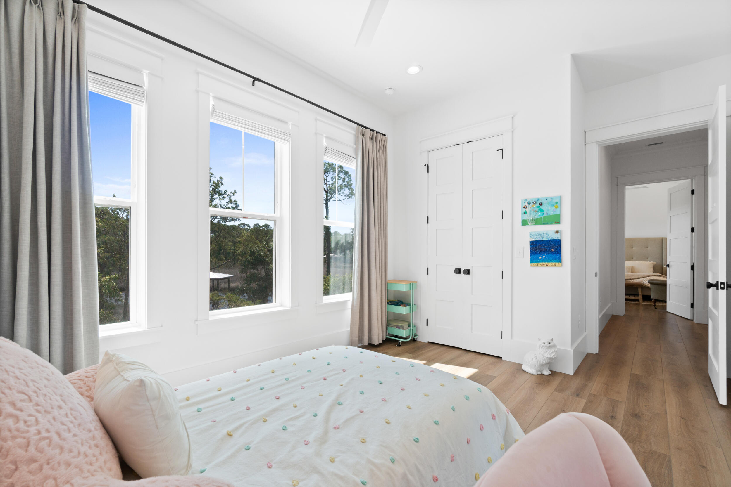 DAXTON ON THE BAY - Residential