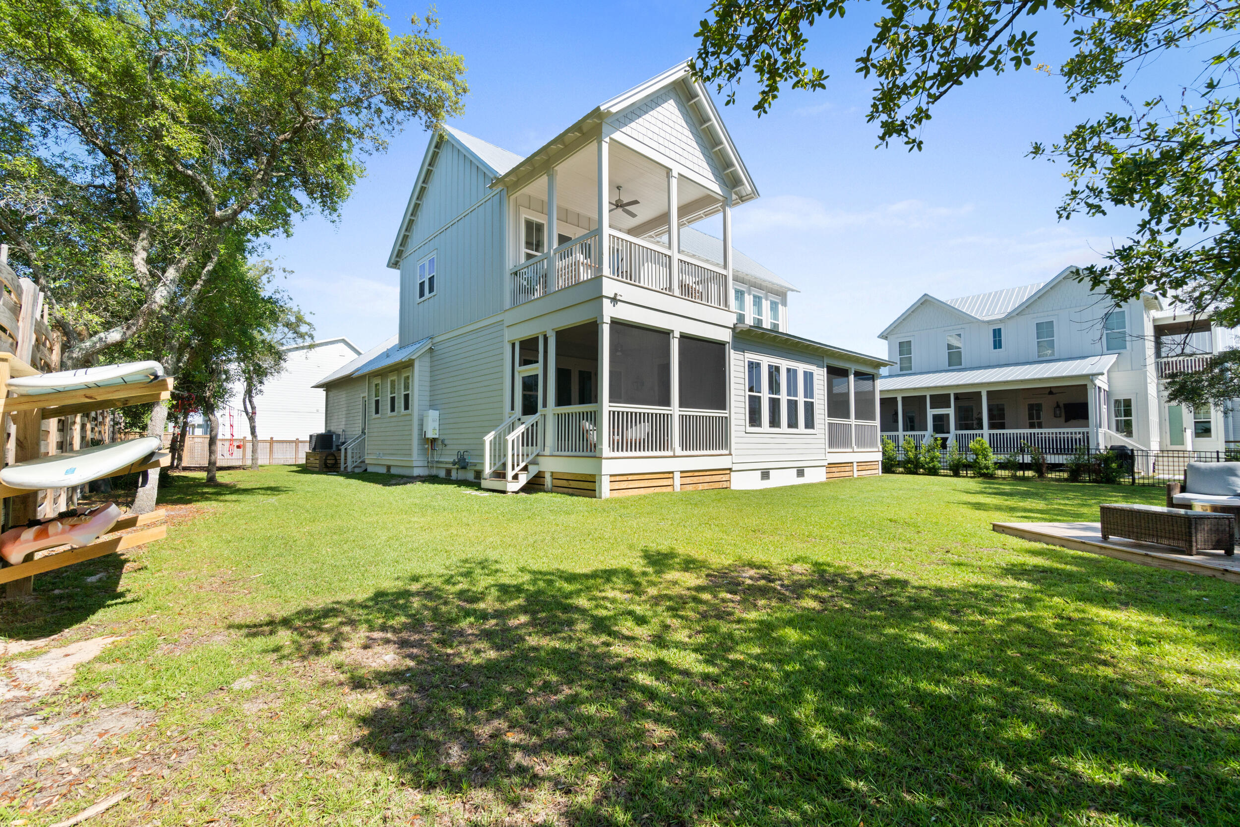 DAXTON ON THE BAY - Residential