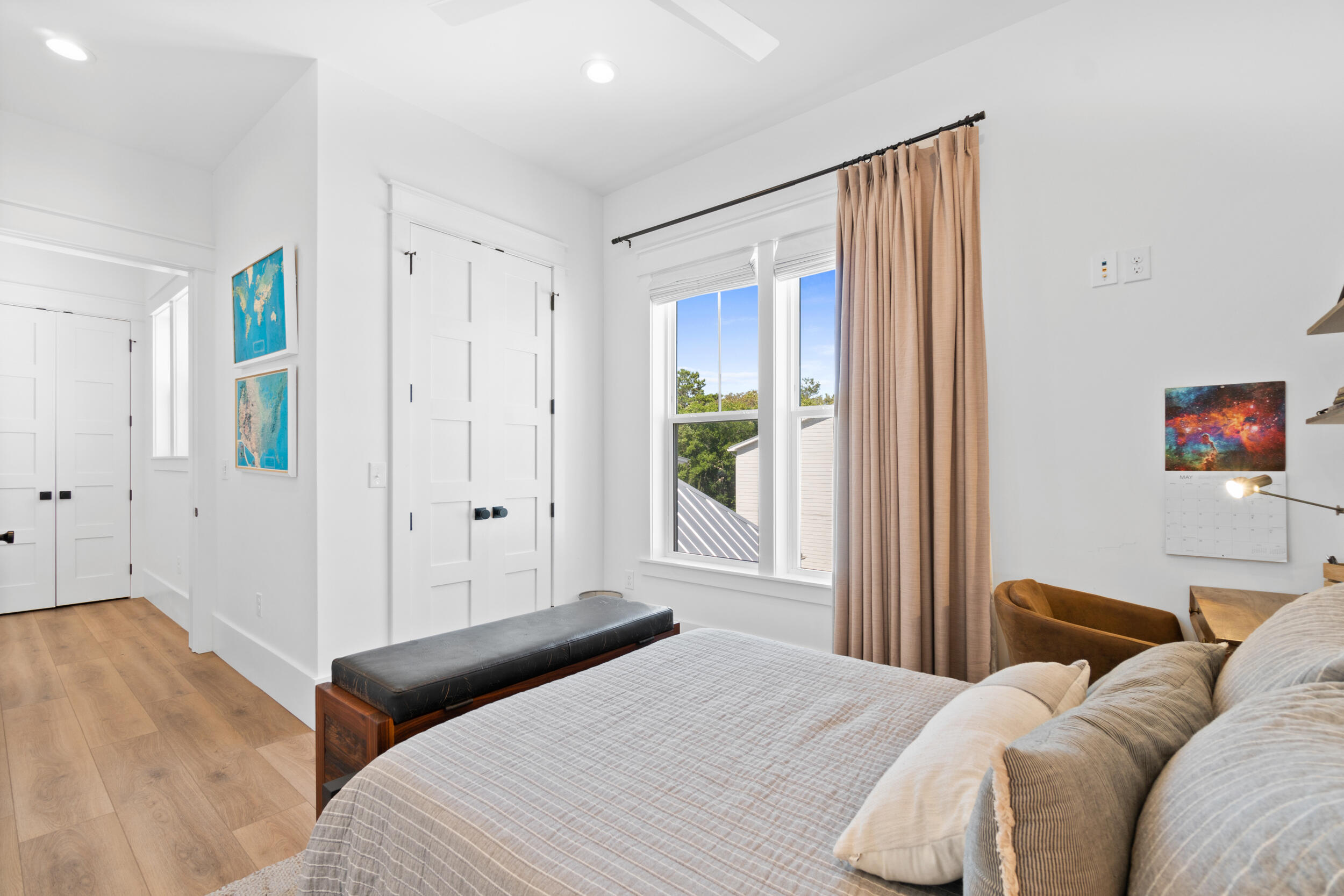 DAXTON ON THE BAY - Residential