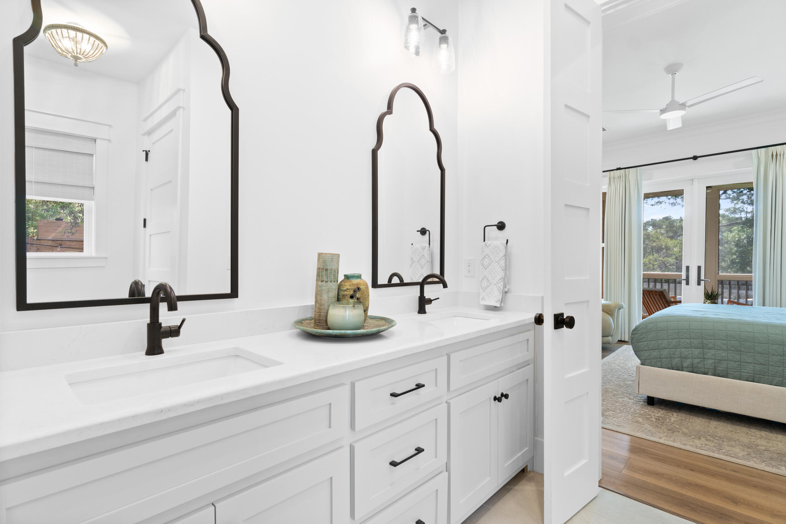 DAXTON ON THE BAY - Residential