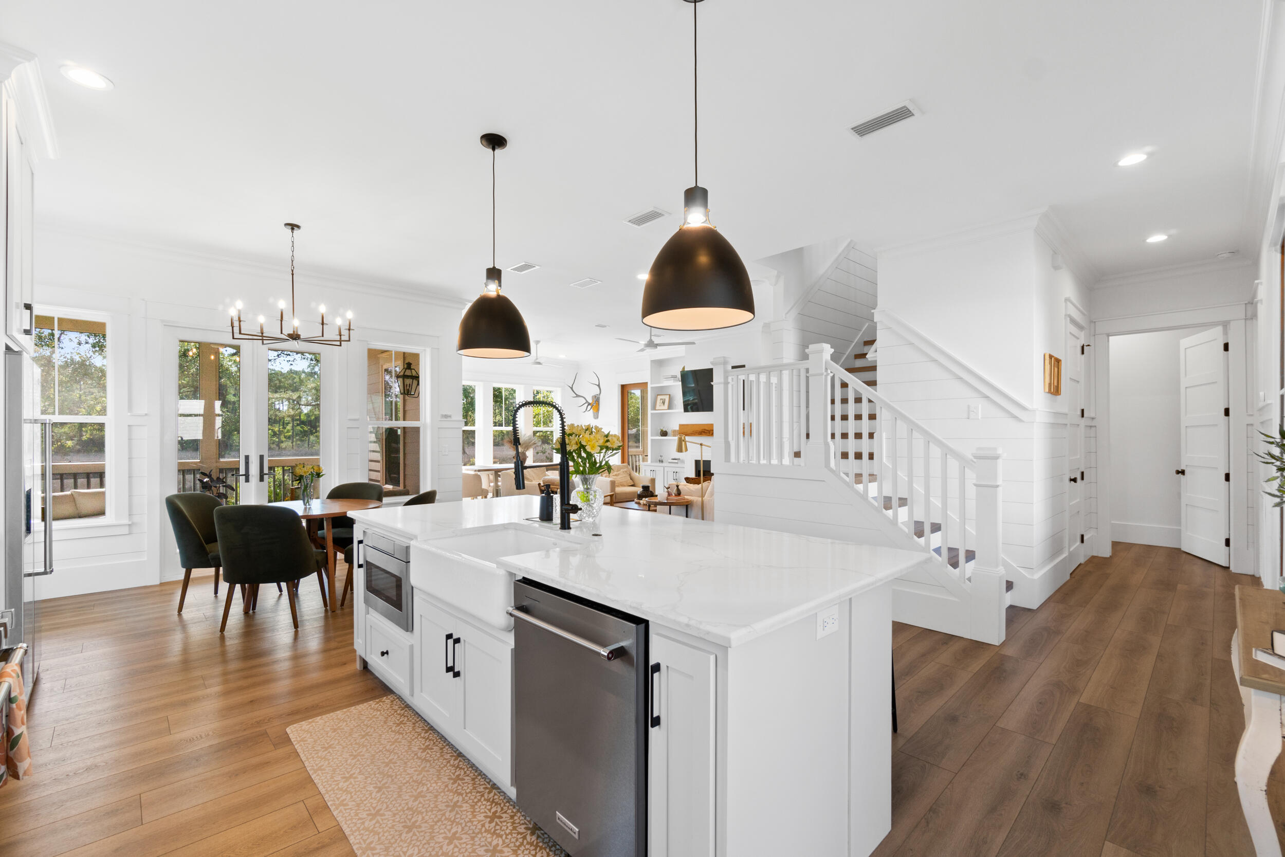 DAXTON ON THE BAY - Residential