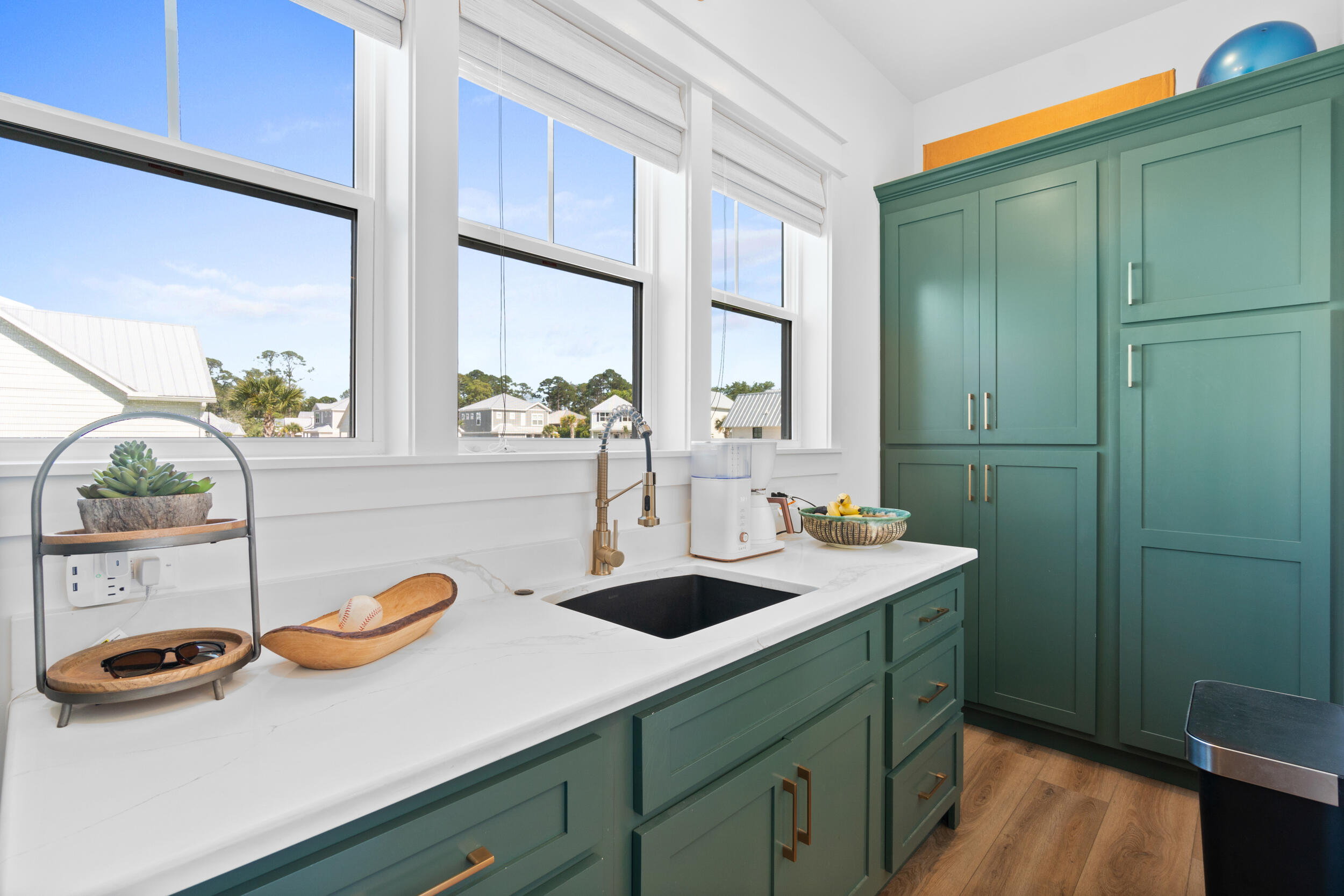 DAXTON ON THE BAY - Residential