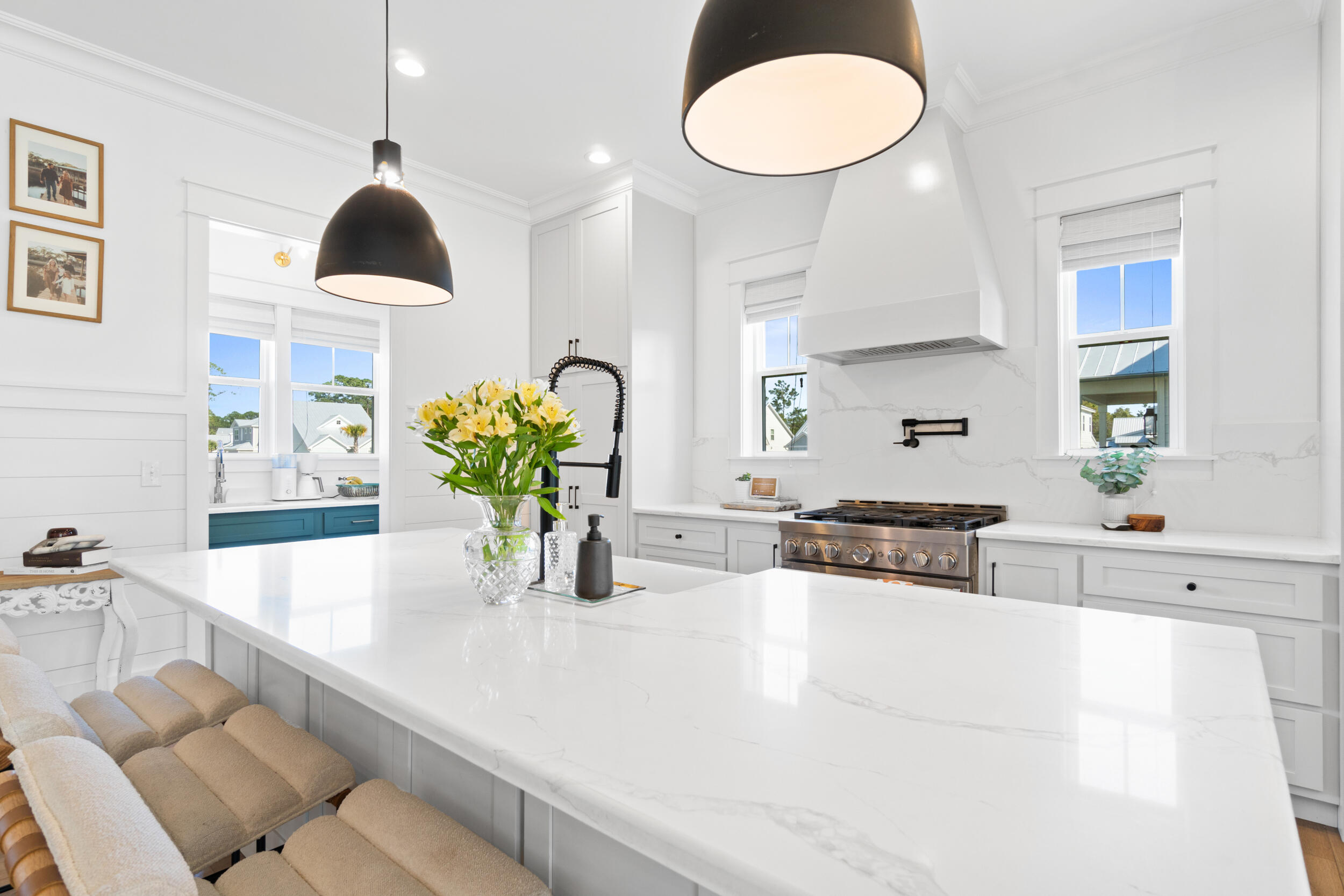 DAXTON ON THE BAY - Residential