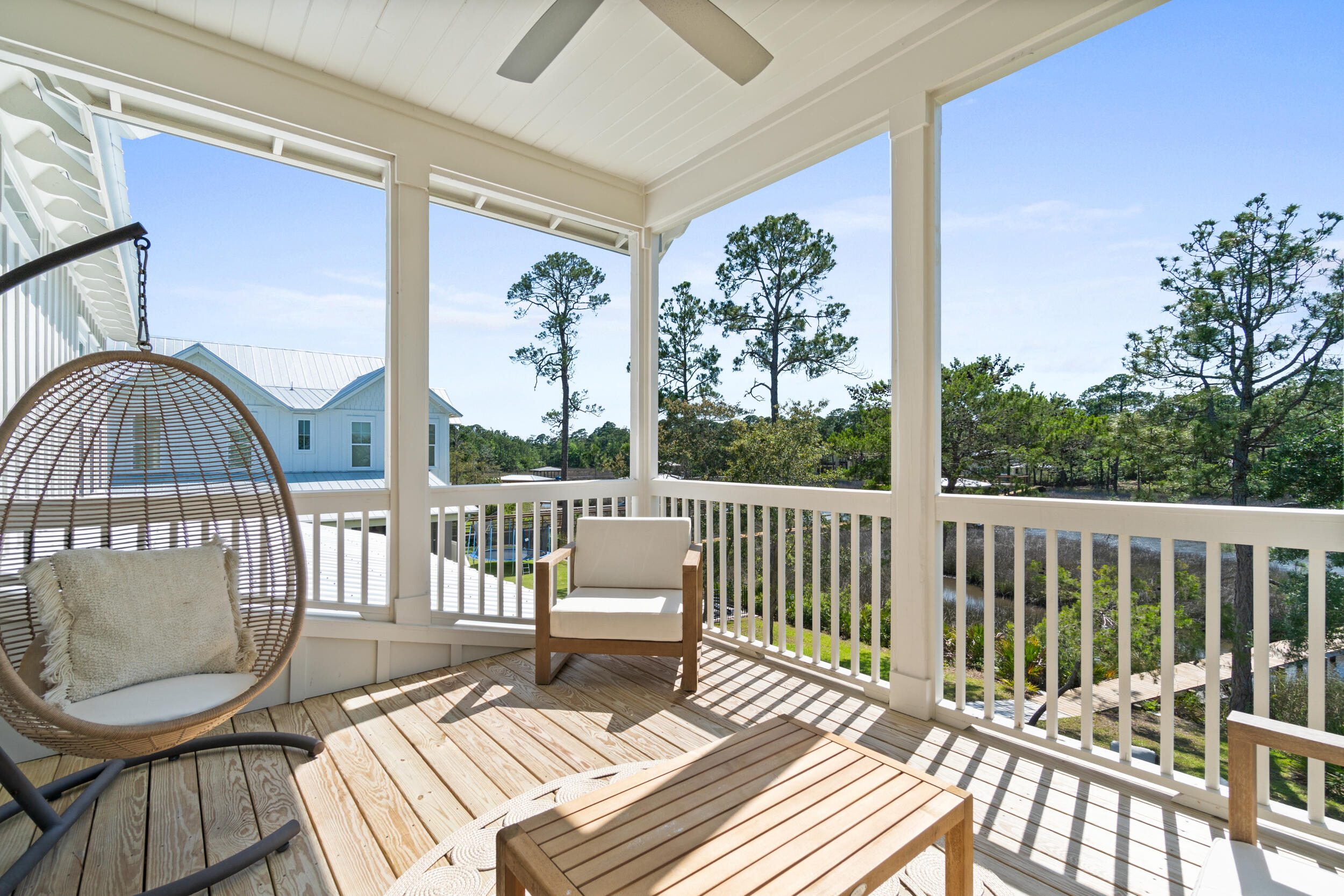 DAXTON ON THE BAY - Residential