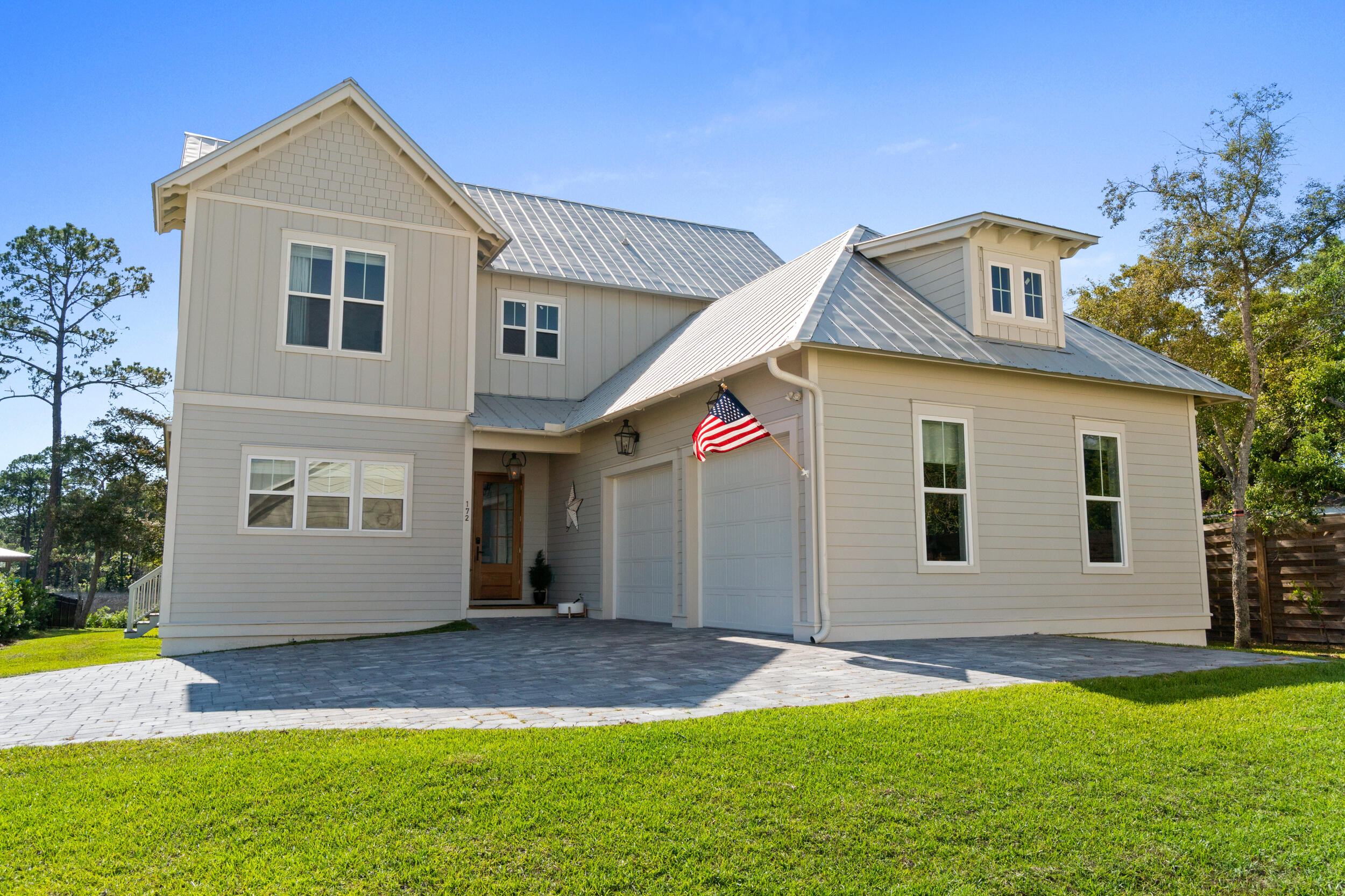 DAXTON ON THE BAY - Residential