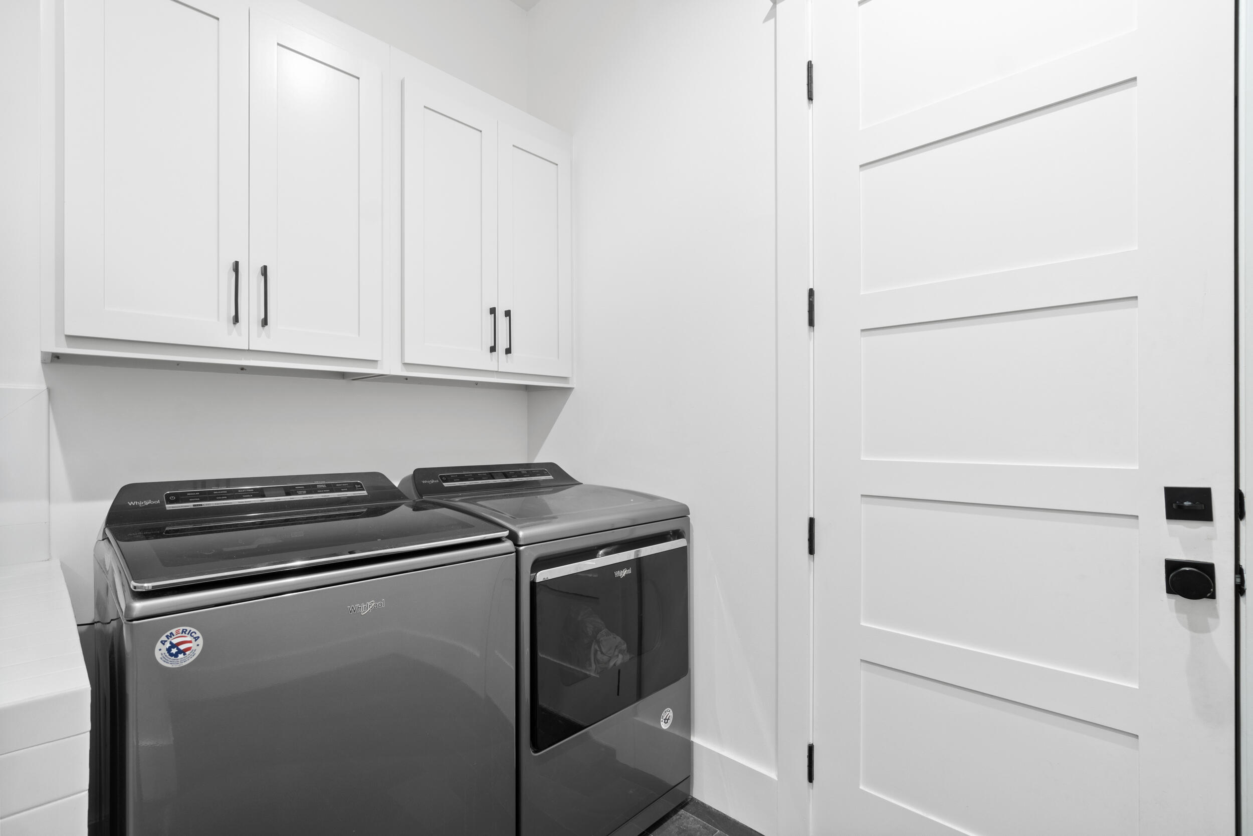 DAXTON ON THE BAY - Residential