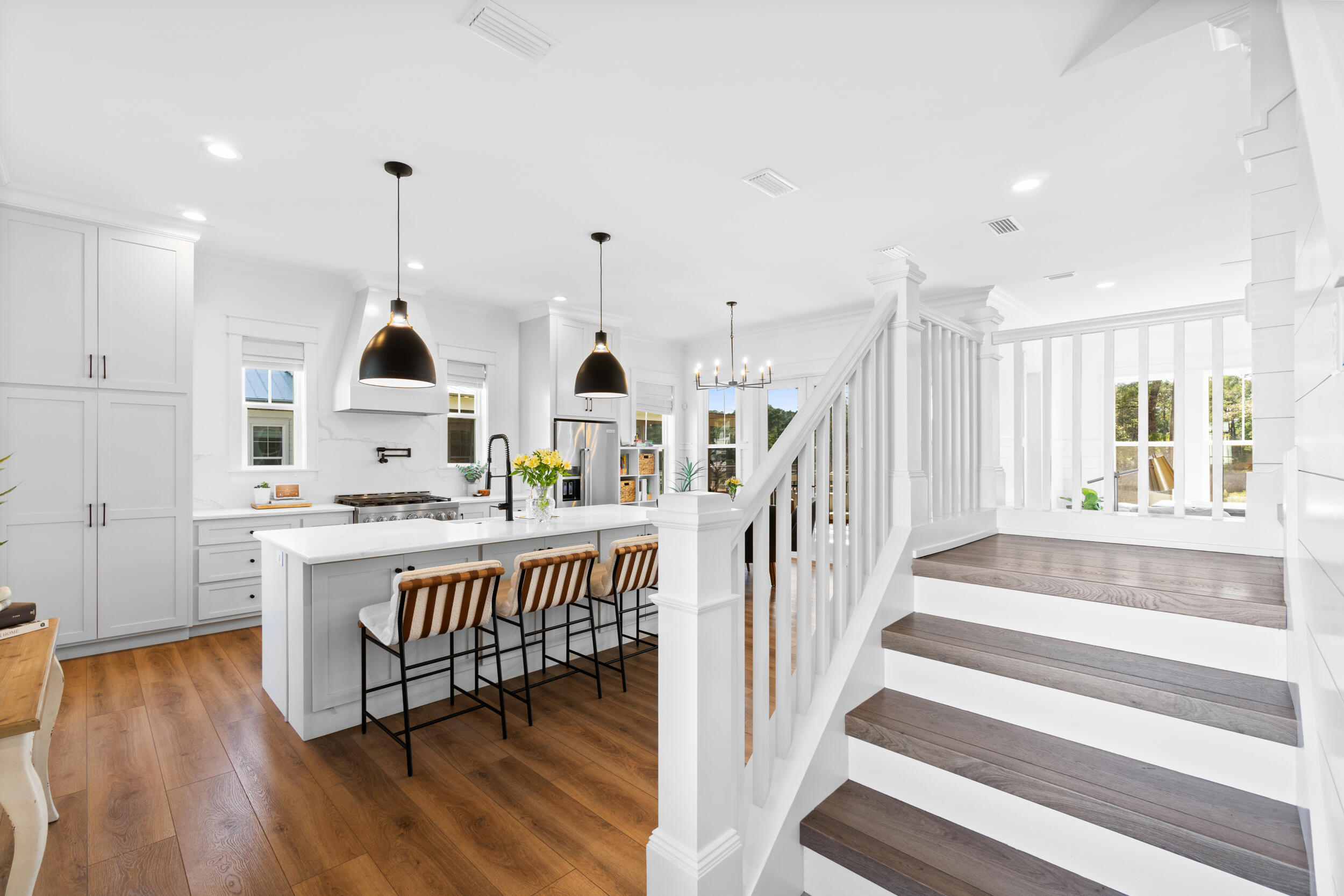 DAXTON ON THE BAY - Residential