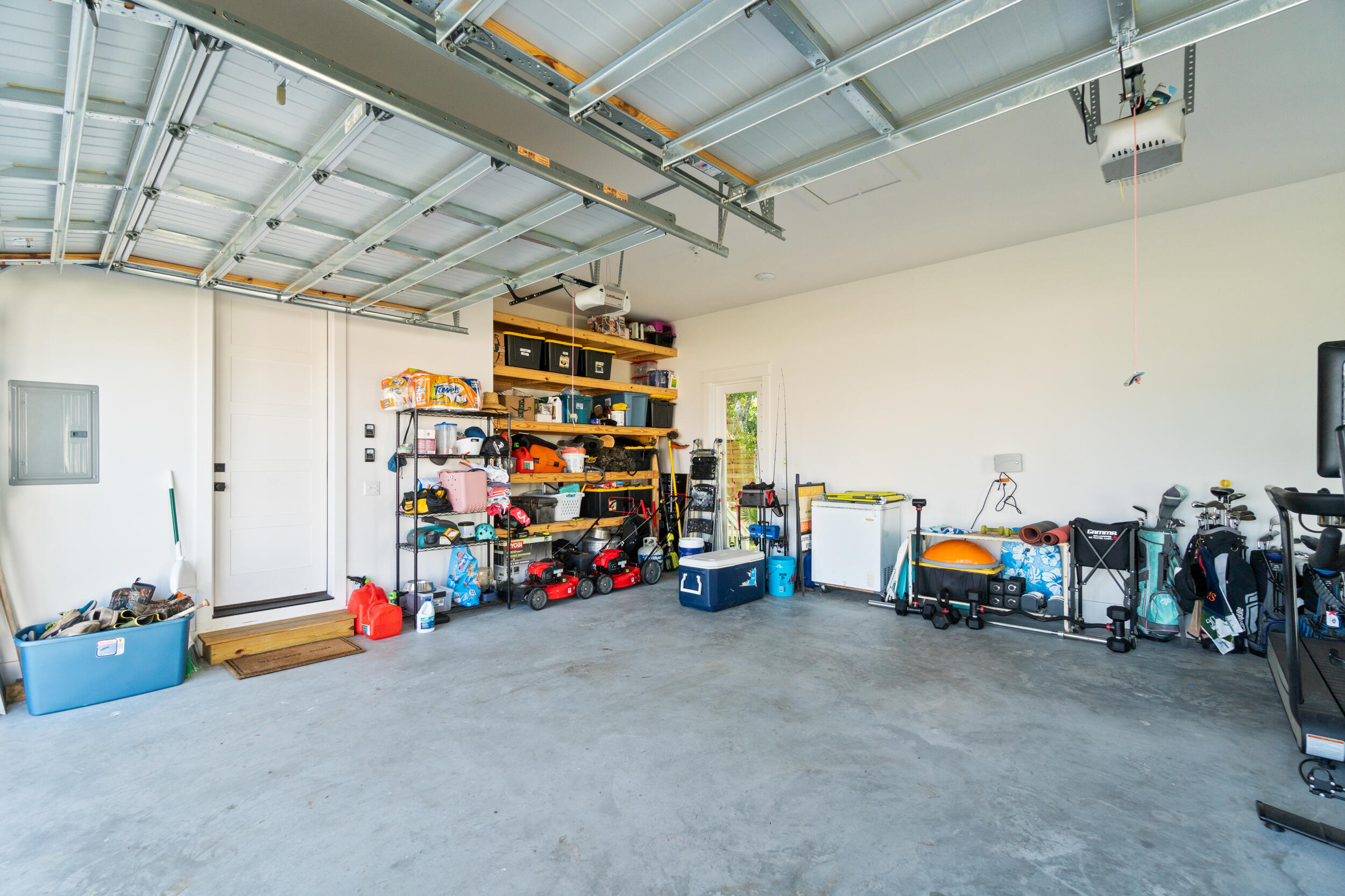 DAXTON ON THE BAY - Residential