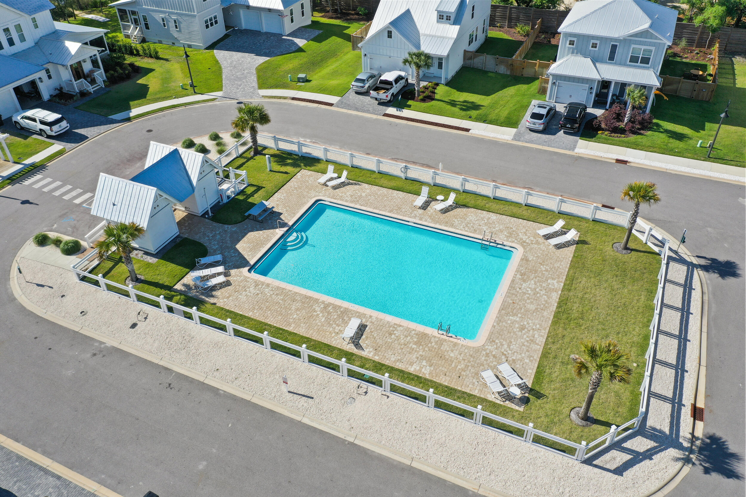 DAXTON ON THE BAY - Residential