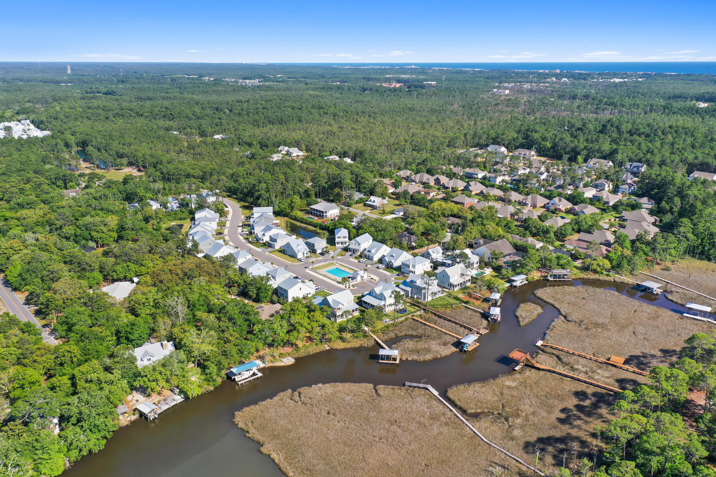 DAXTON ON THE BAY - Residential