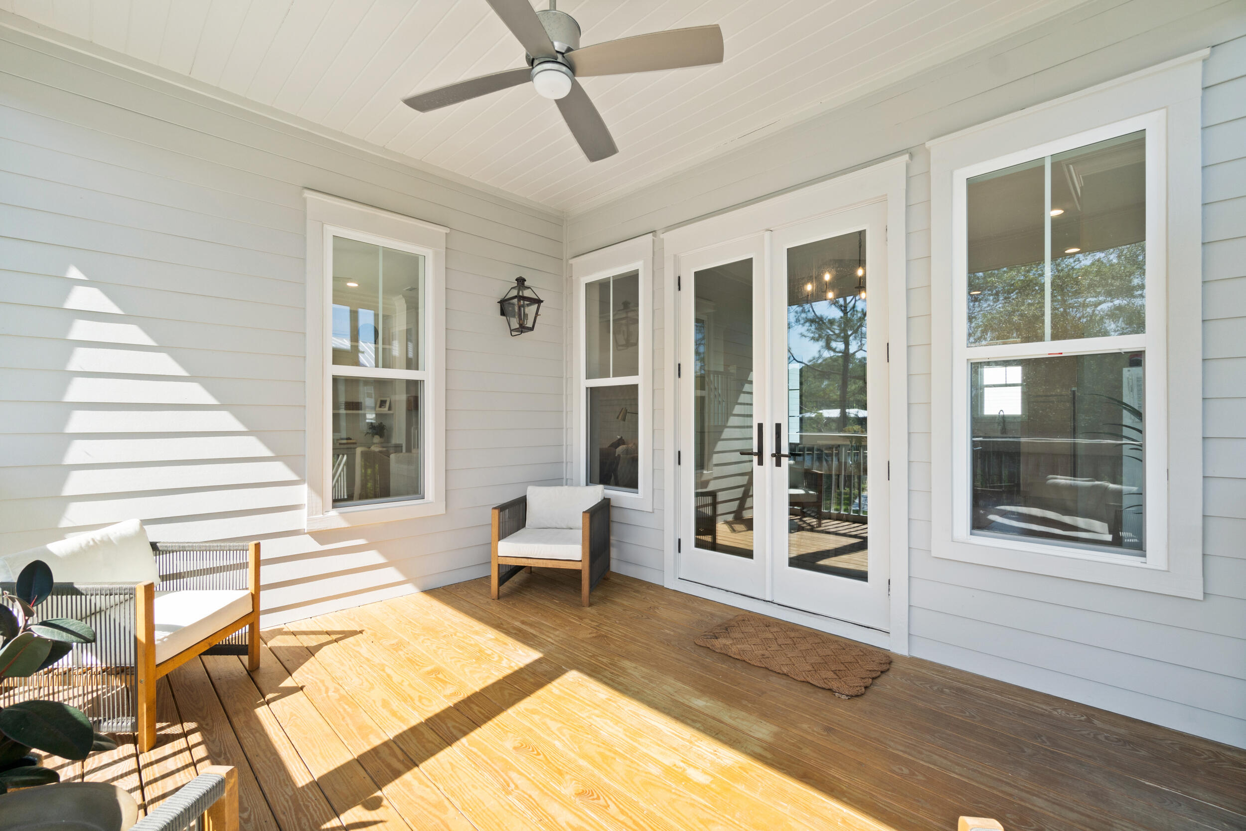 DAXTON ON THE BAY - Residential