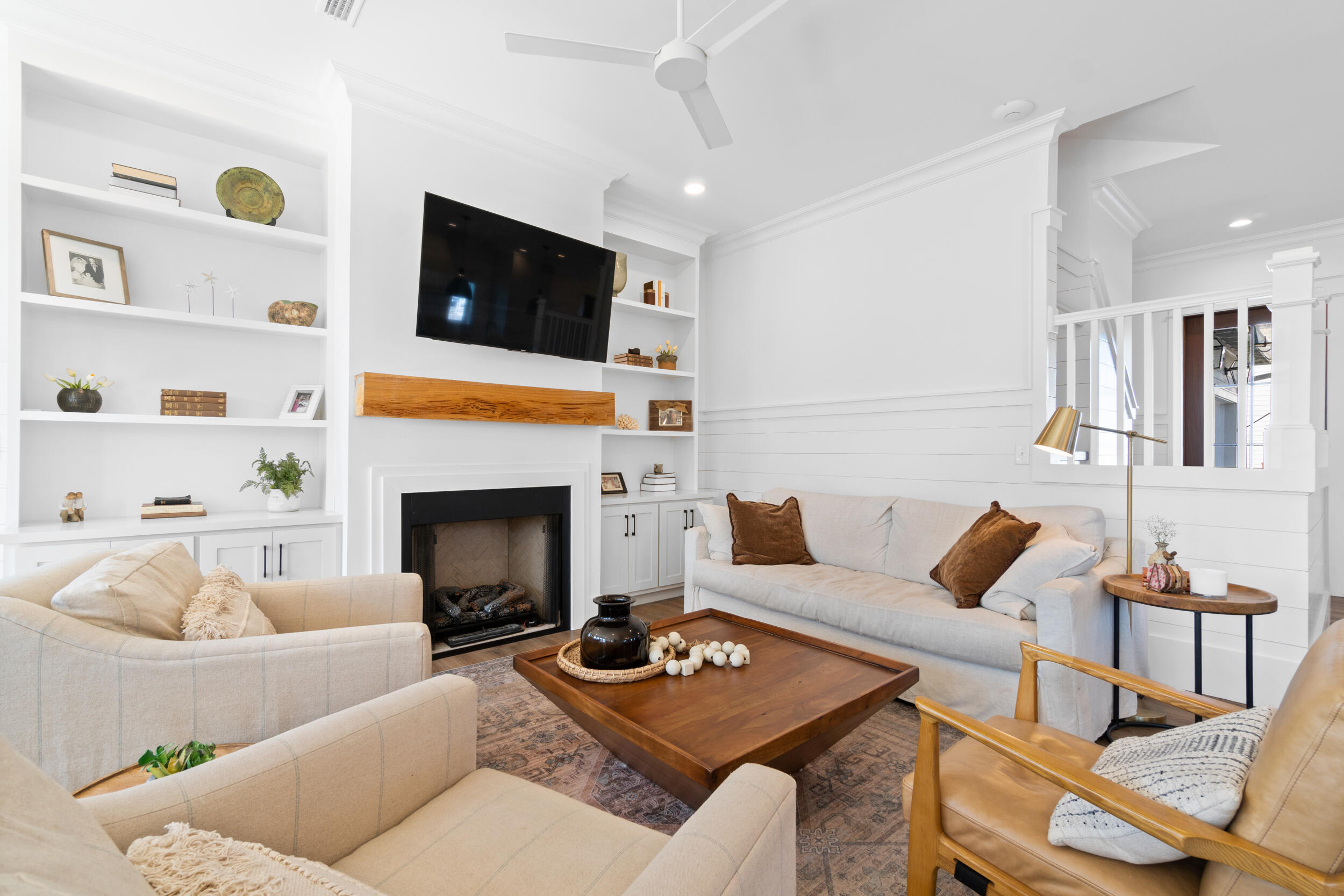 DAXTON ON THE BAY - Residential