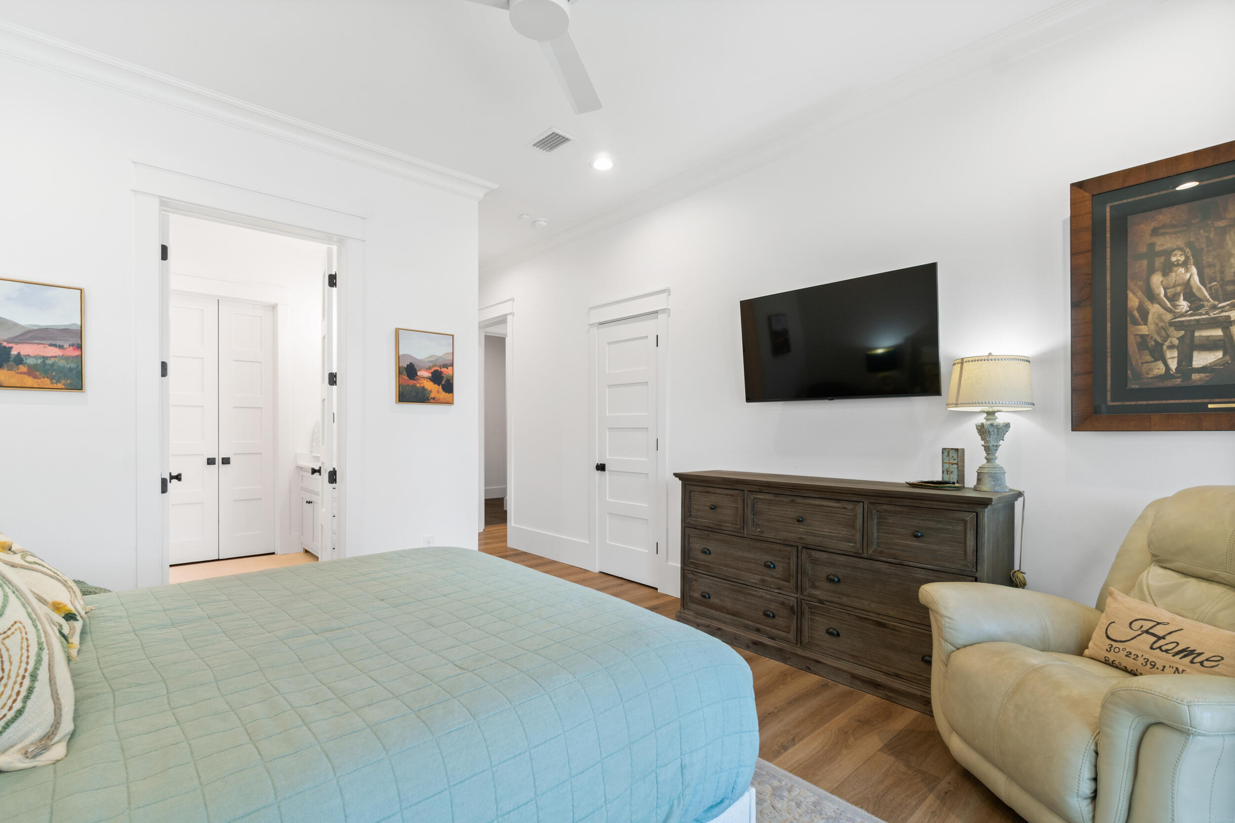 DAXTON ON THE BAY - Residential