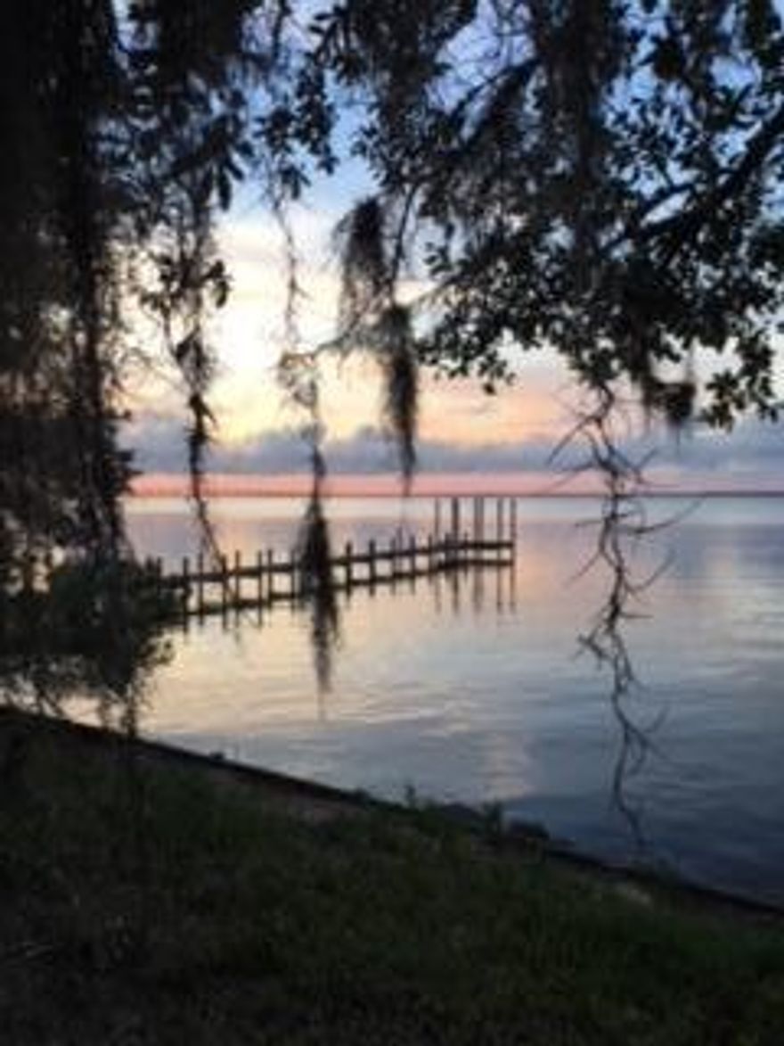 Beautiful 'High & Dry' bay-front lot, 61 front-feet, including seawall w/rip rap. No buildout times, no HOA, close to schools, beaches, restaurants and shopping. Broker related to Seller.***Buyer is responsible for personally verifying details about this property. Any information contained in this listing is believed to be accurate but is not guaranteed.***