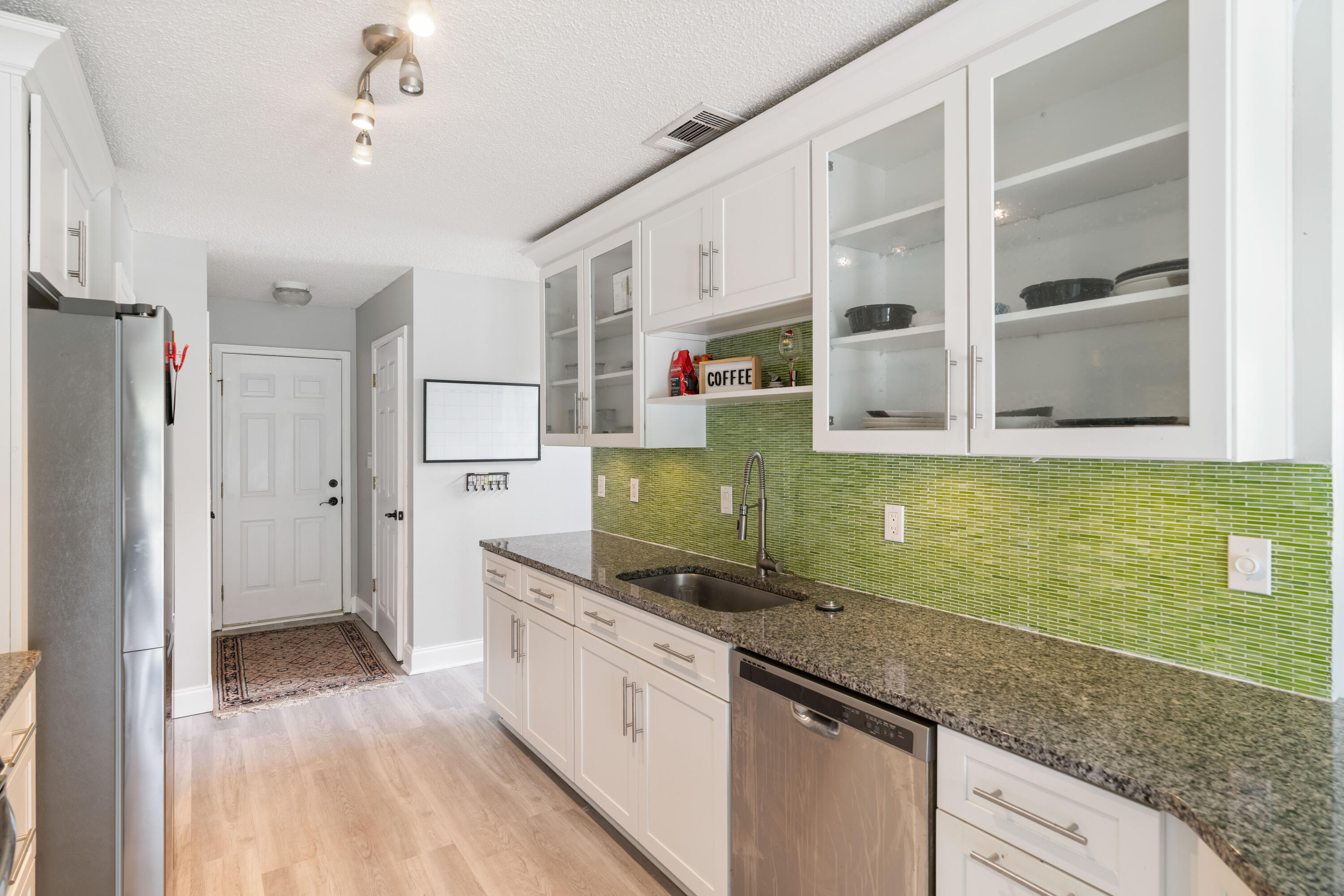 TWIN LAKE ESTATES - Residential