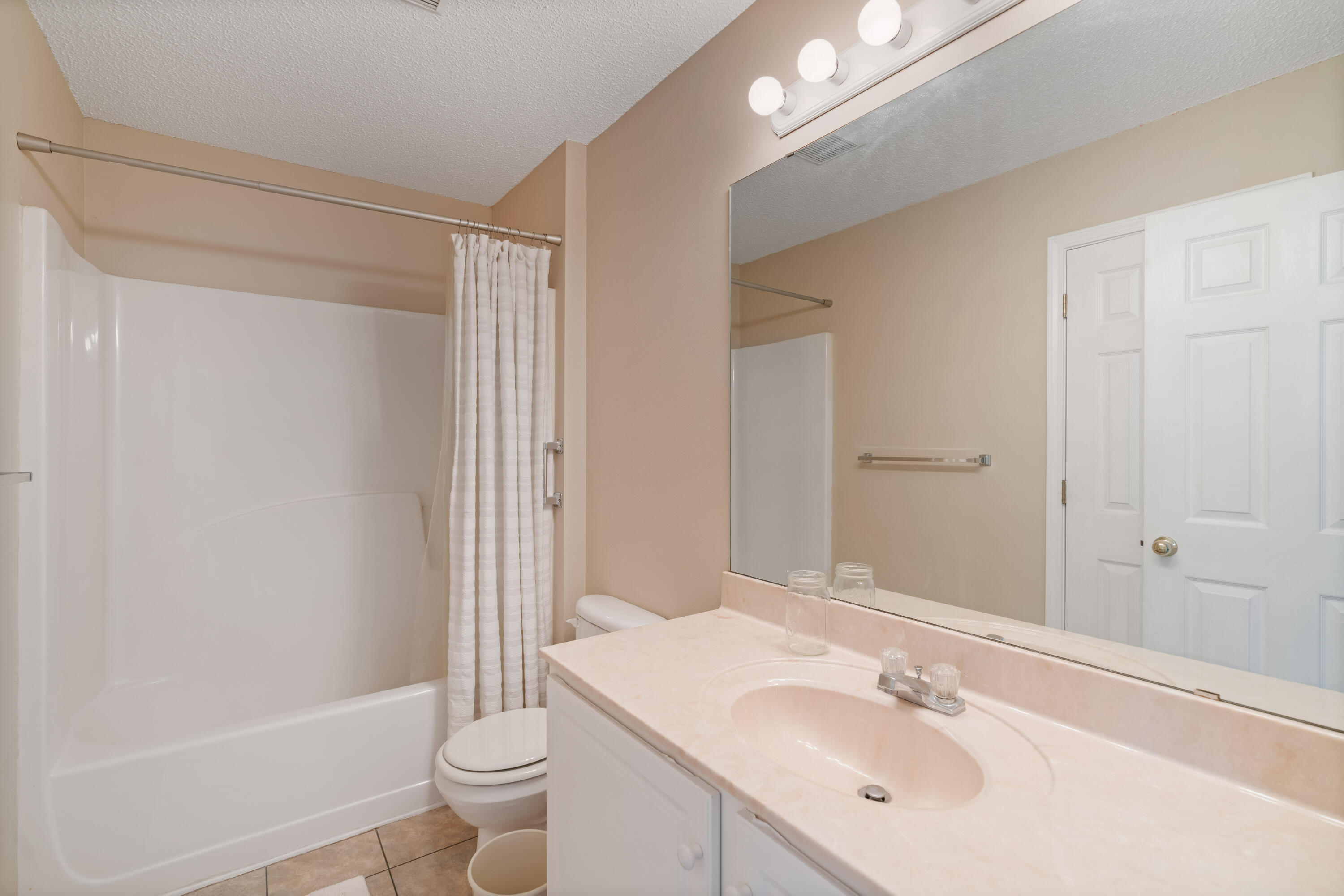 TWIN LAKE ESTATES - Residential