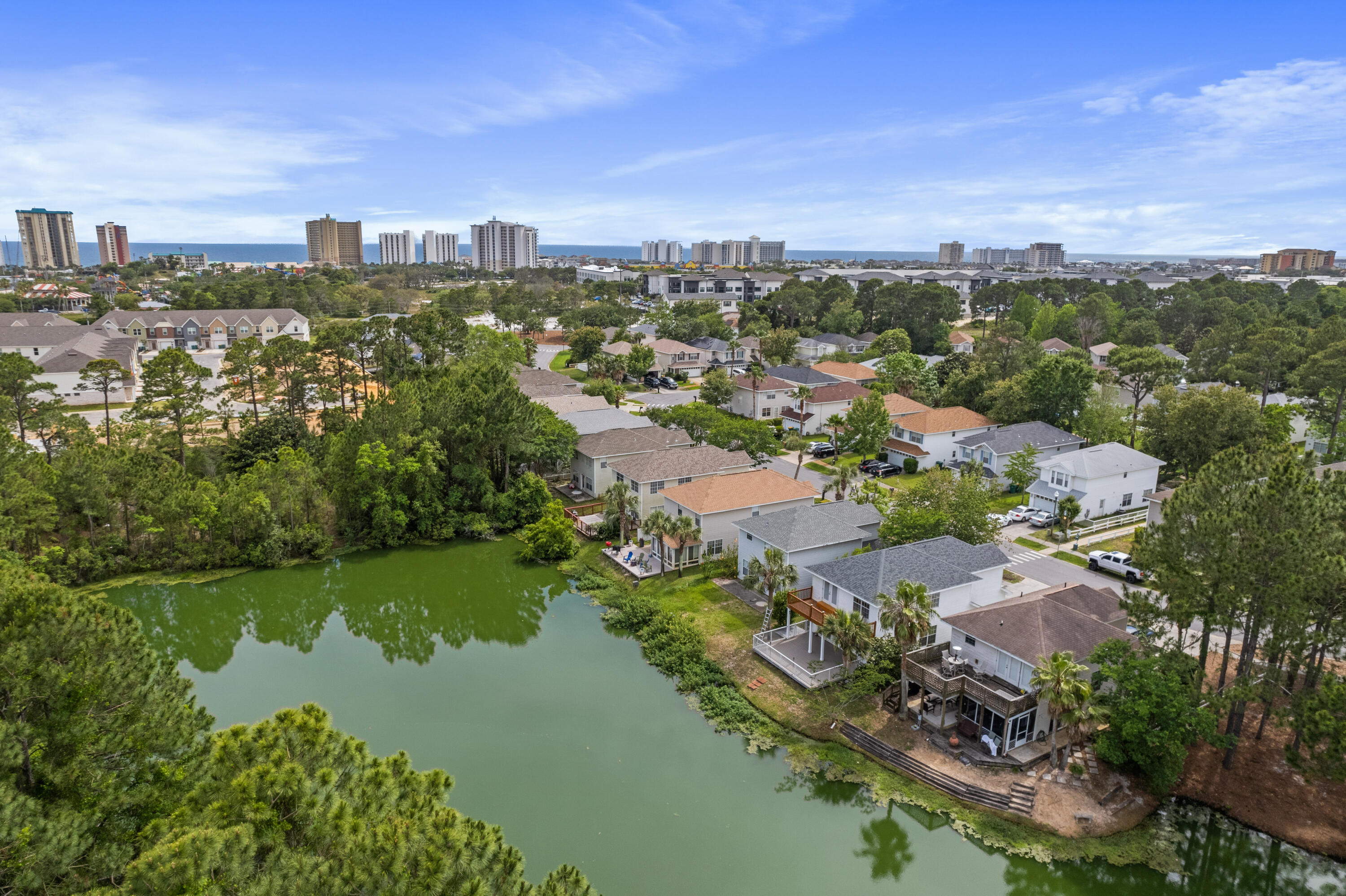 TWIN LAKE ESTATES - Residential