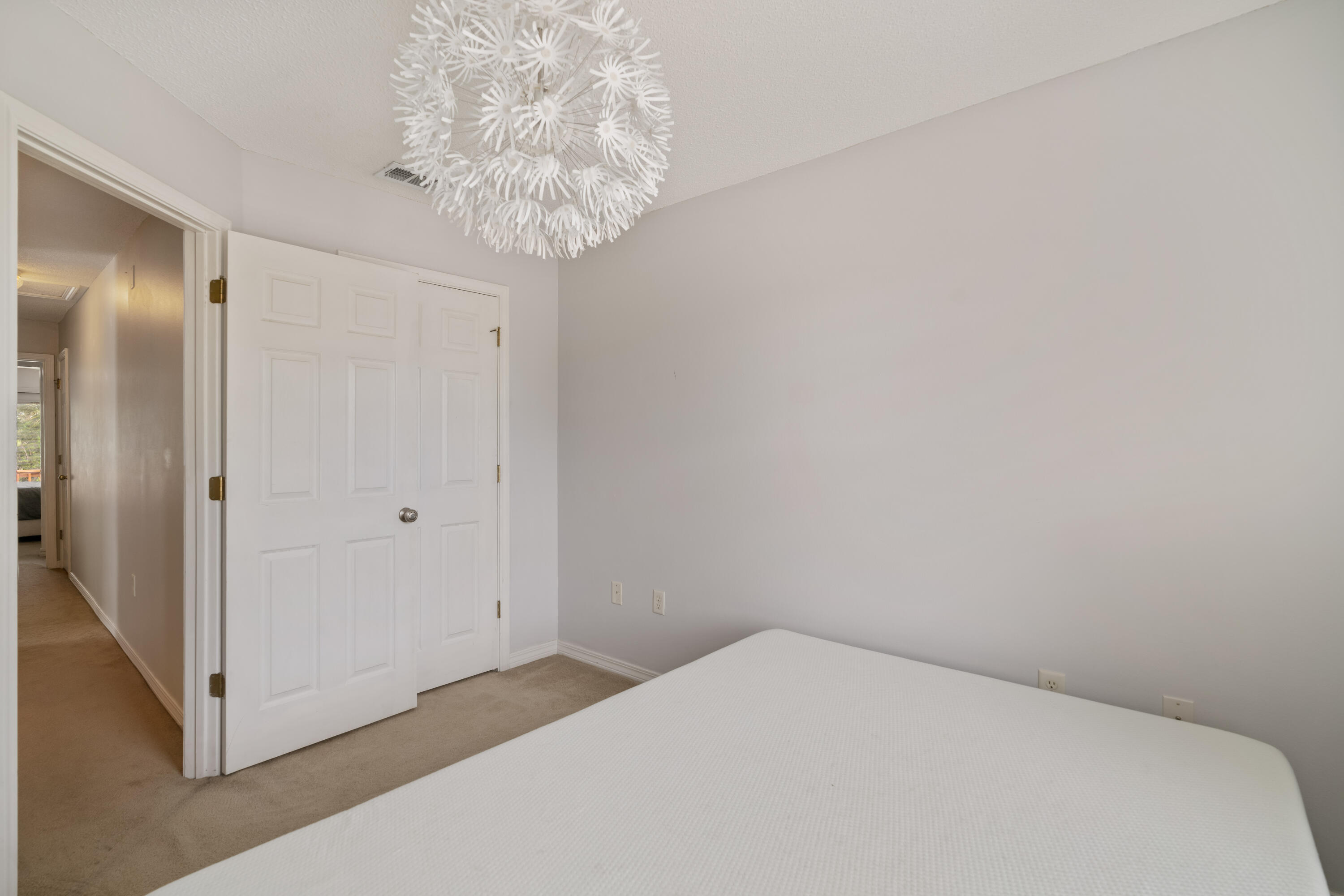 TWIN LAKE ESTATES - Residential