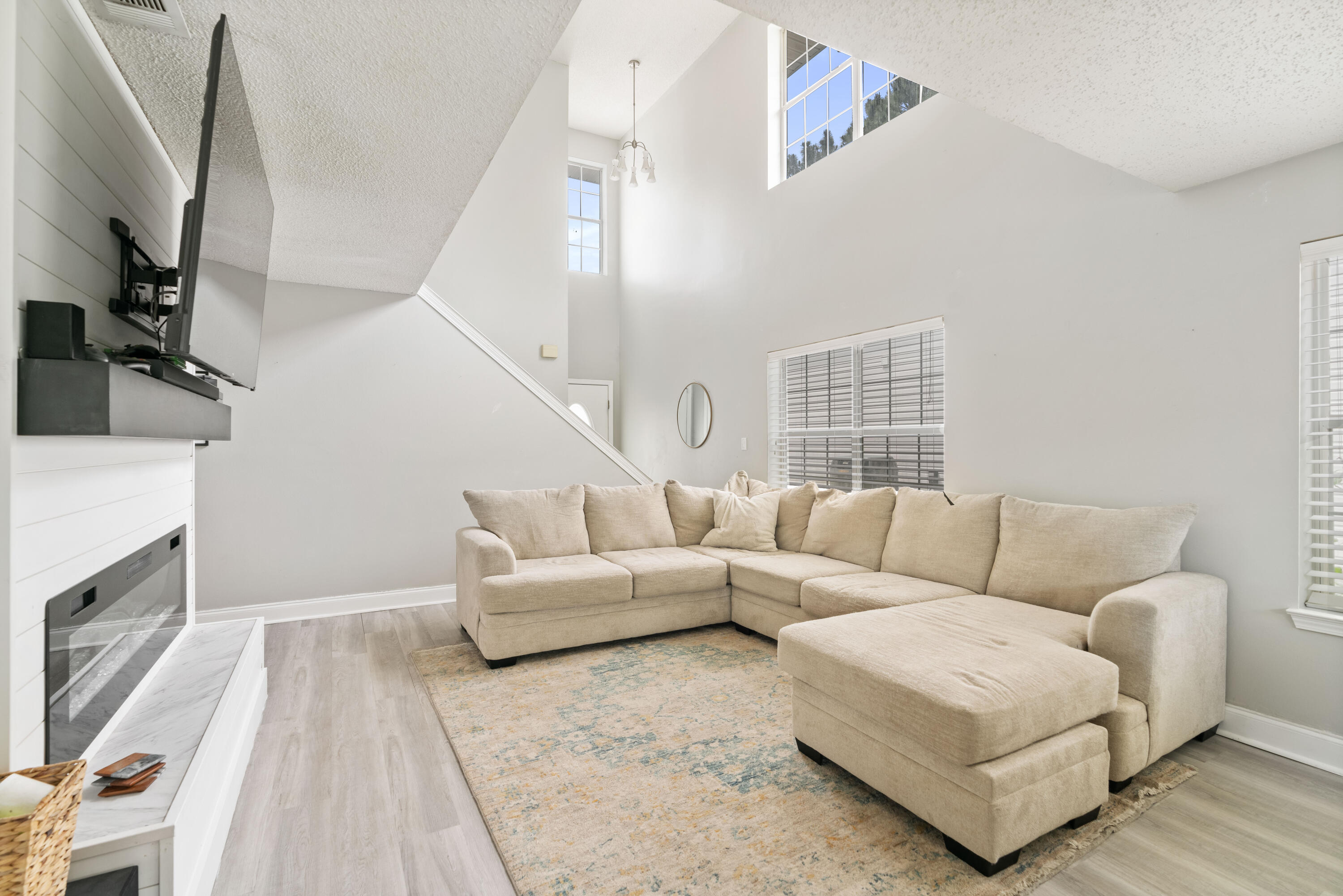 TWIN LAKE ESTATES - Residential