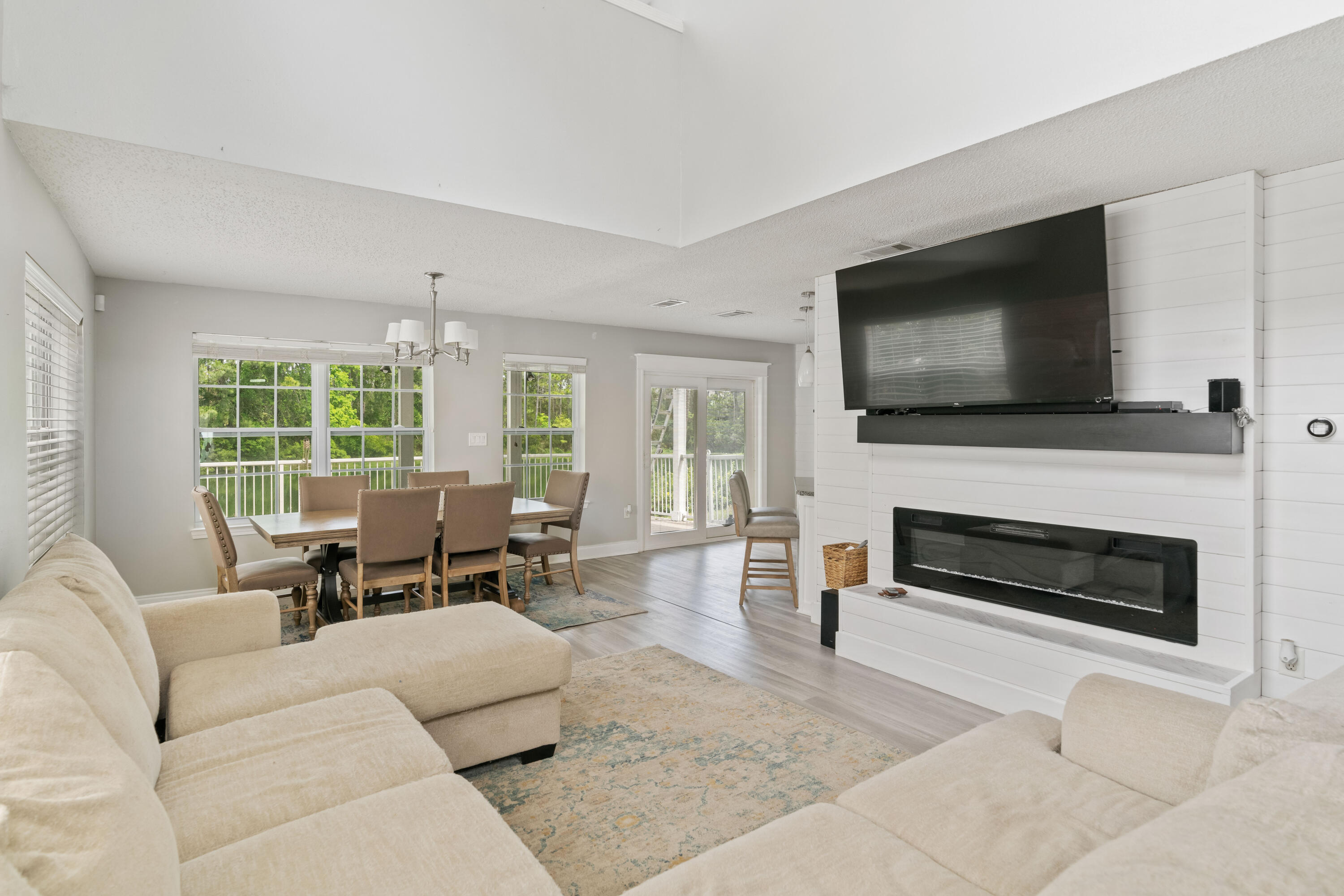 TWIN LAKE ESTATES - Residential