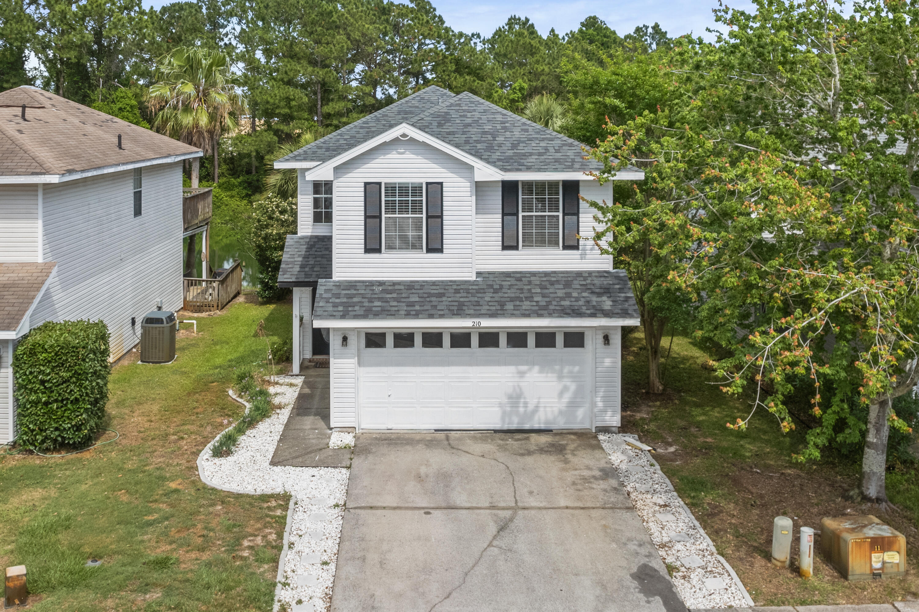 TWIN LAKE ESTATES - Residential