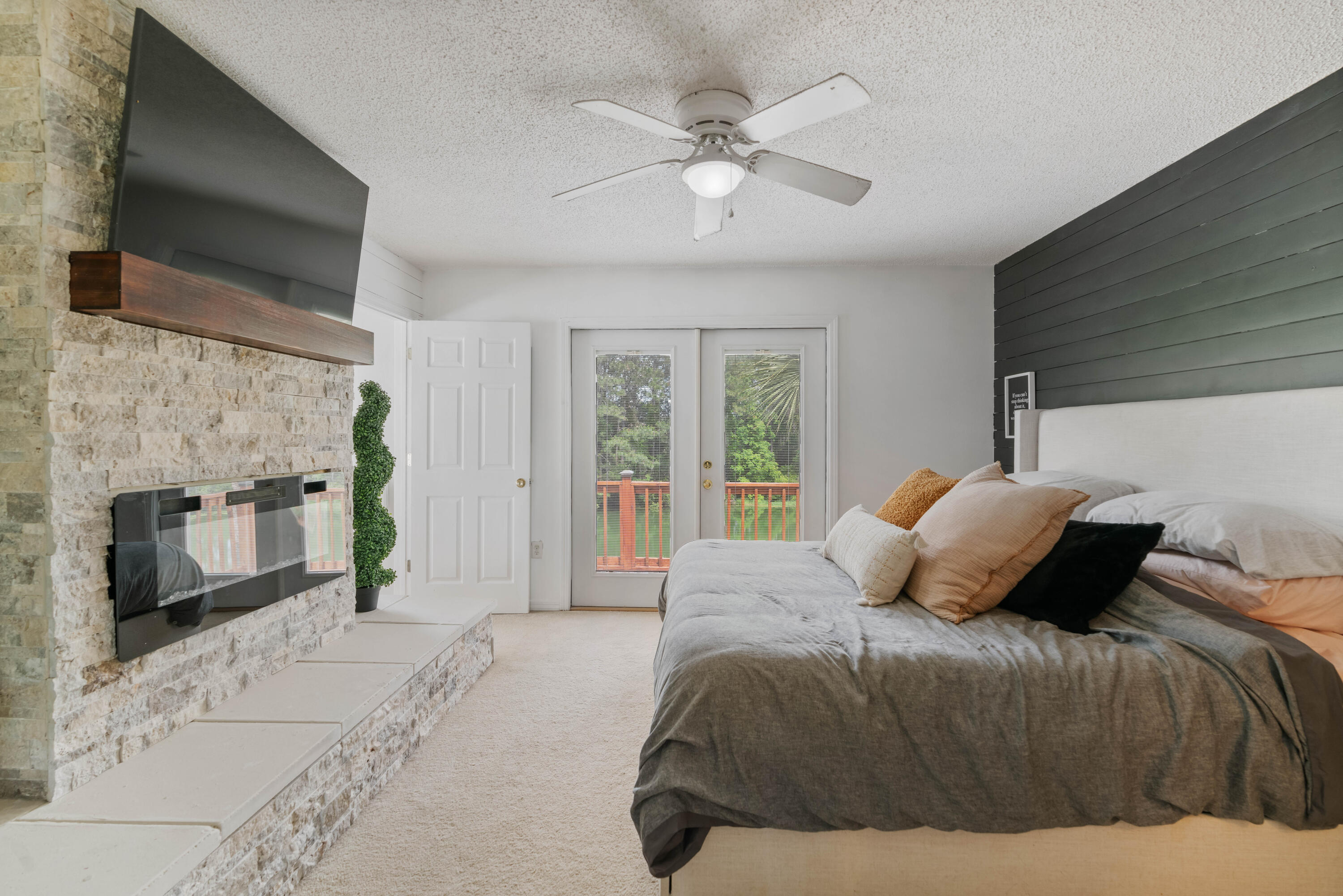 TWIN LAKE ESTATES - Residential