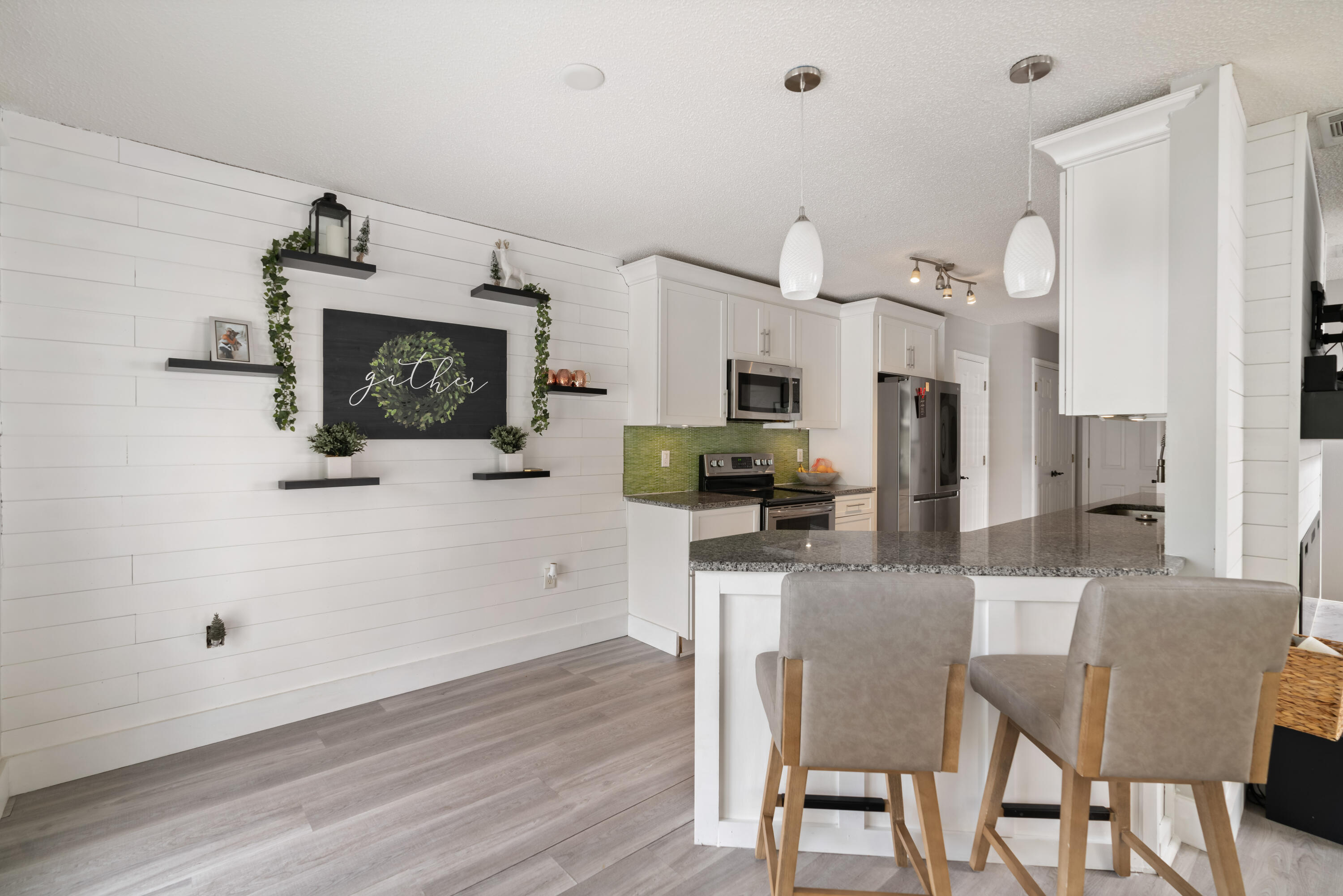 TWIN LAKE ESTATES - Residential