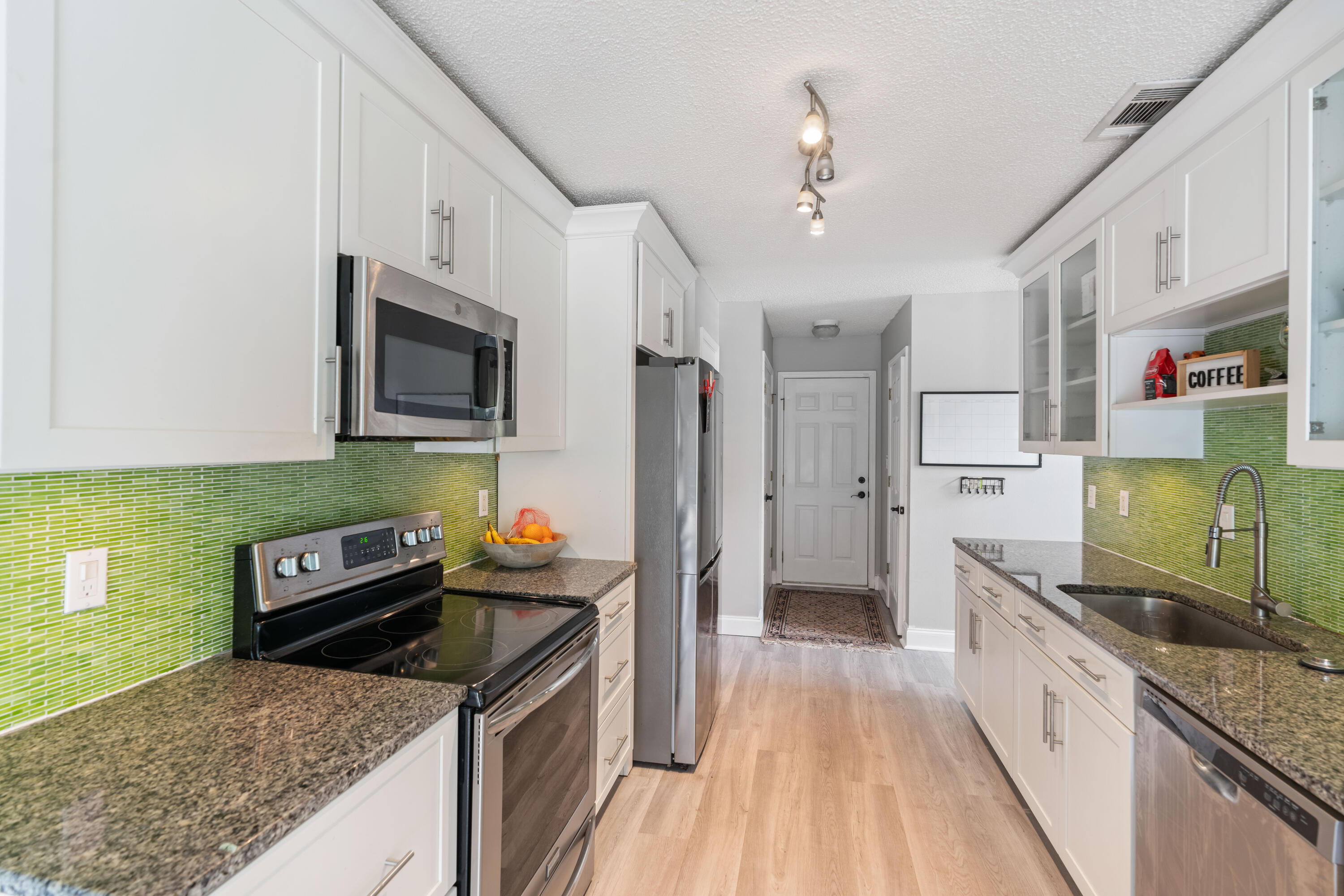 TWIN LAKE ESTATES - Residential