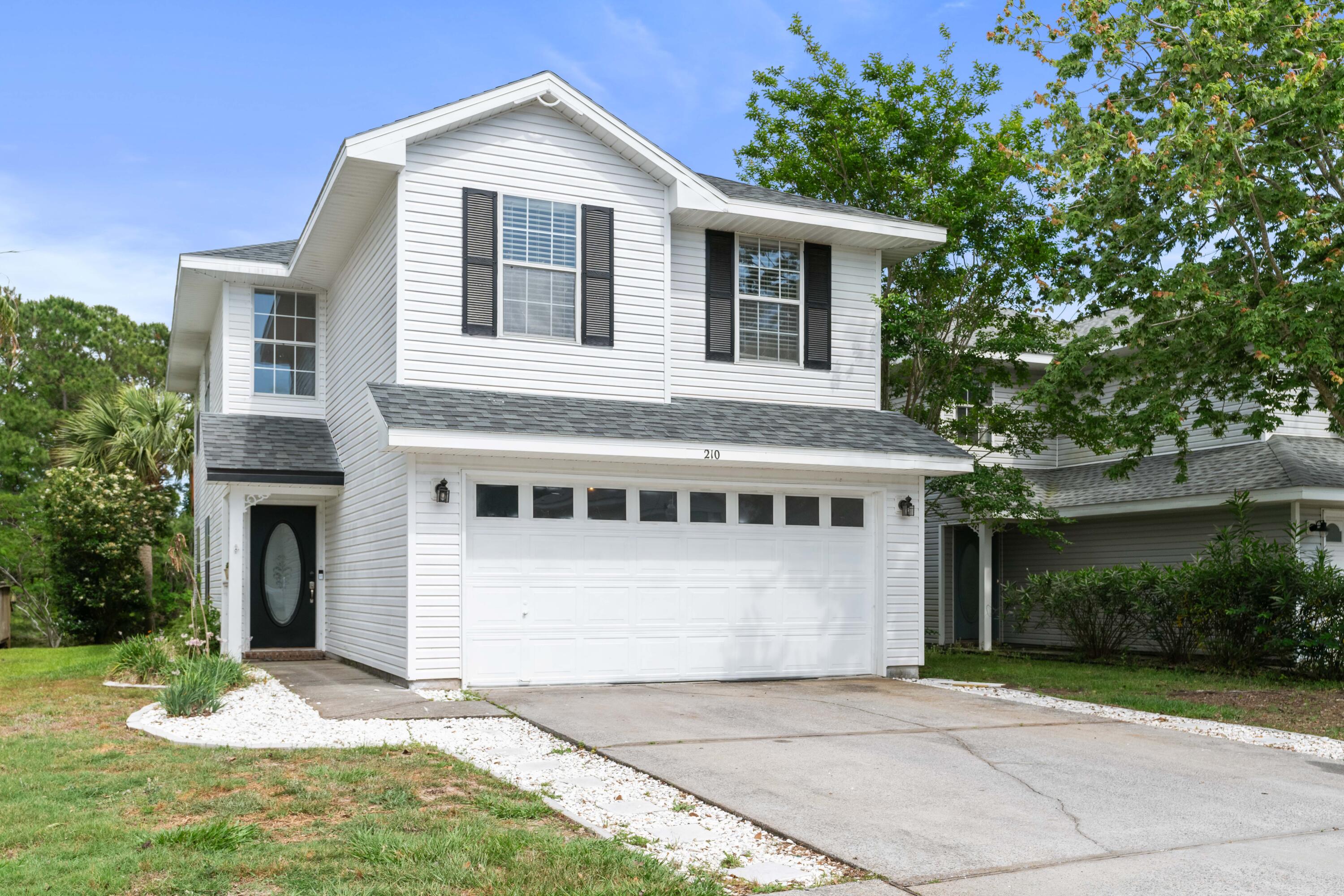 TWIN LAKE ESTATES - Residential