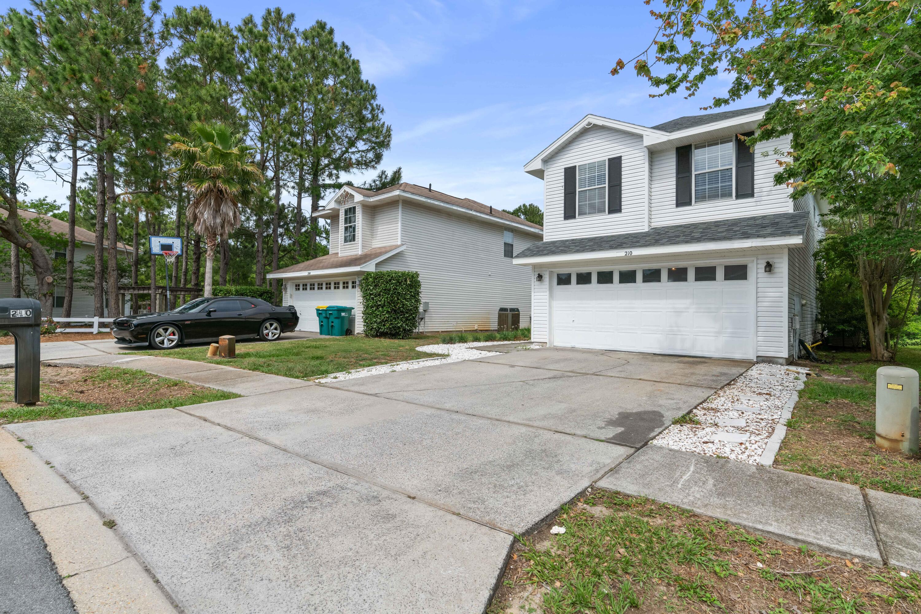 TWIN LAKE ESTATES - Residential