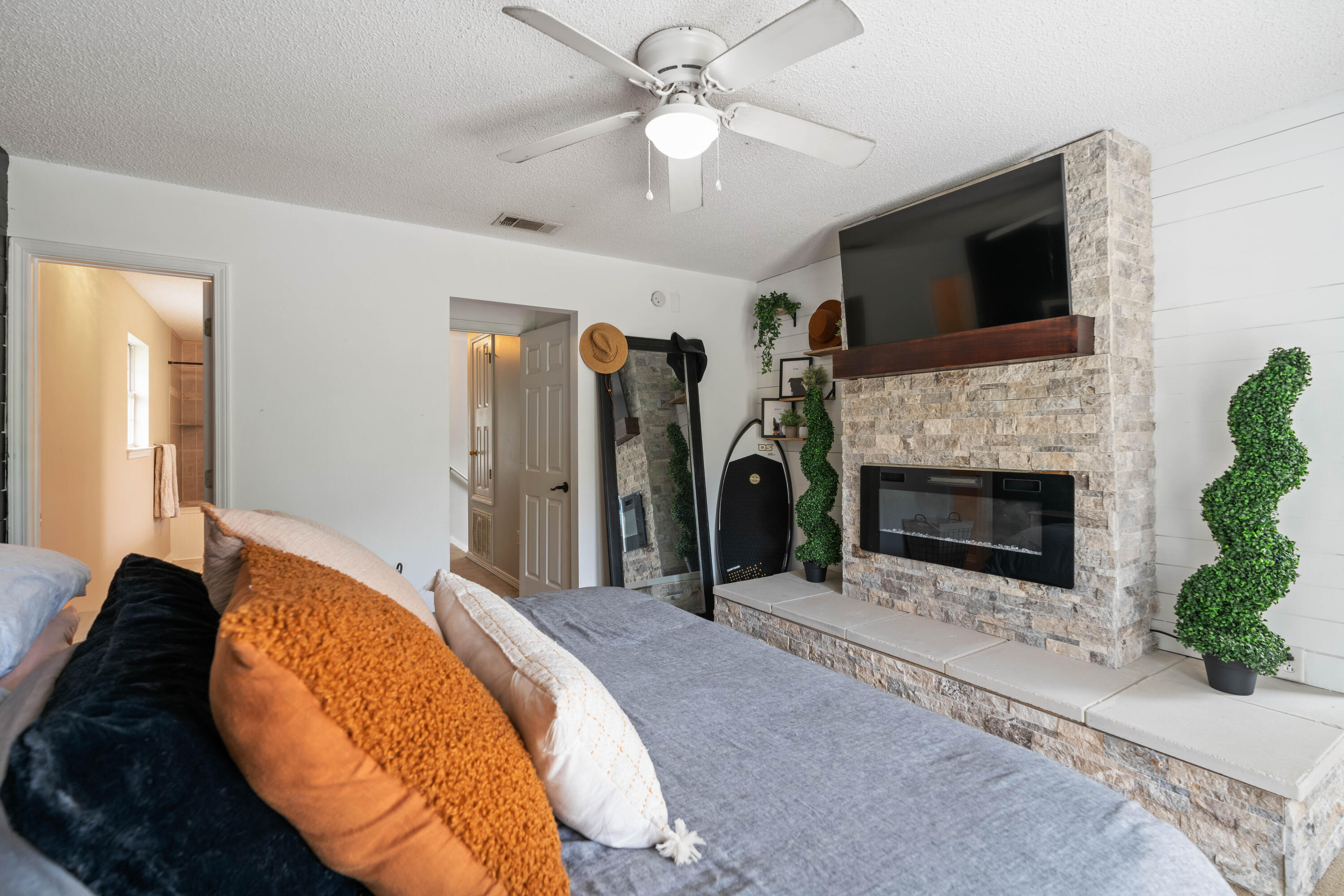 TWIN LAKE ESTATES - Residential