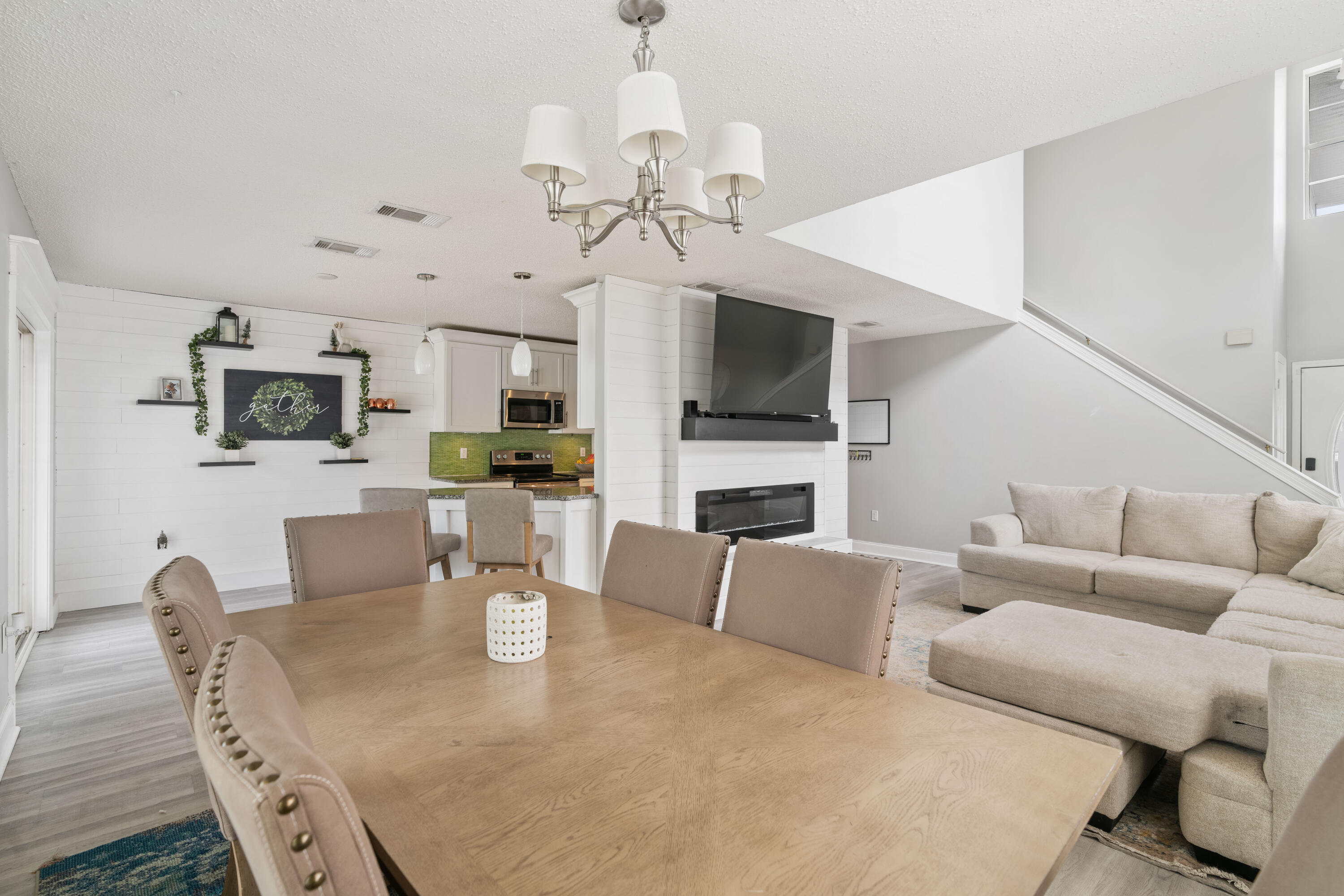 TWIN LAKE ESTATES - Residential